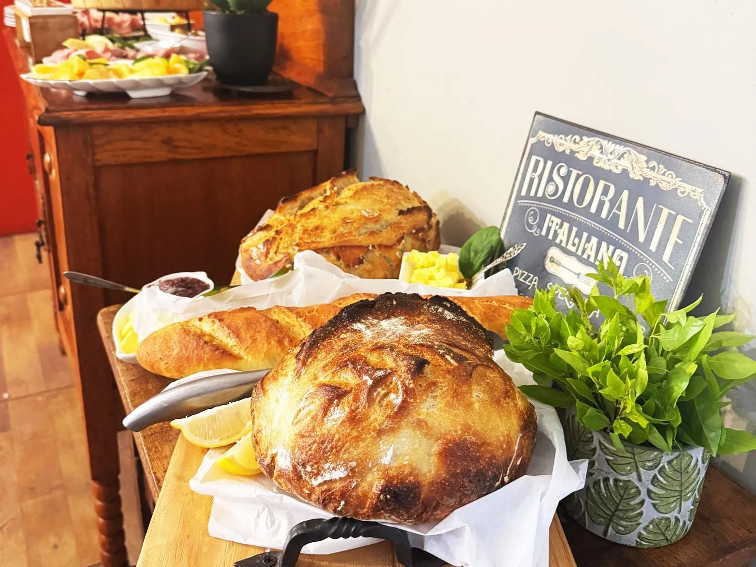 Dining area in 59 On True North Guest Rooms