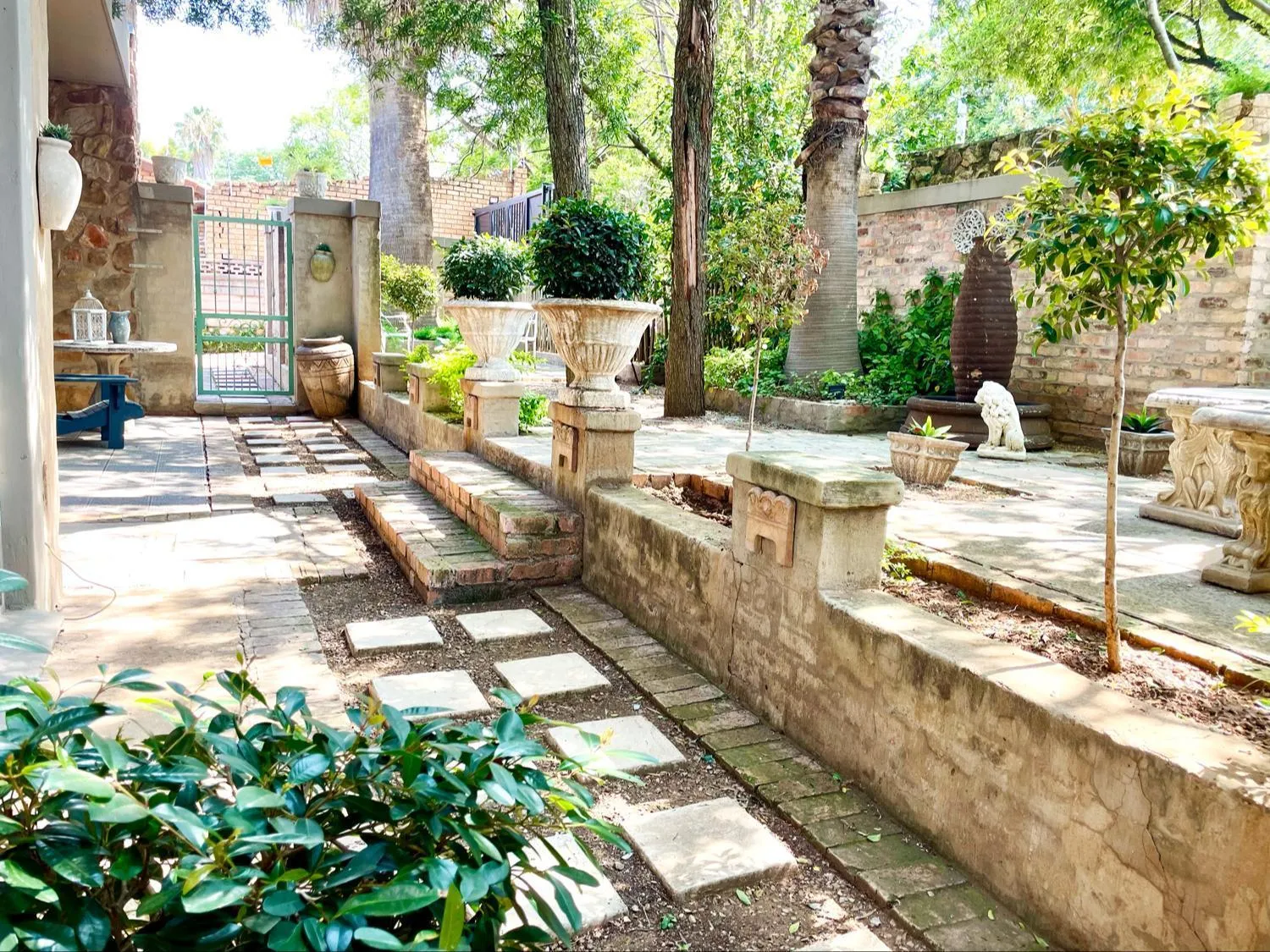 Garden in 59 On True North Guest Rooms