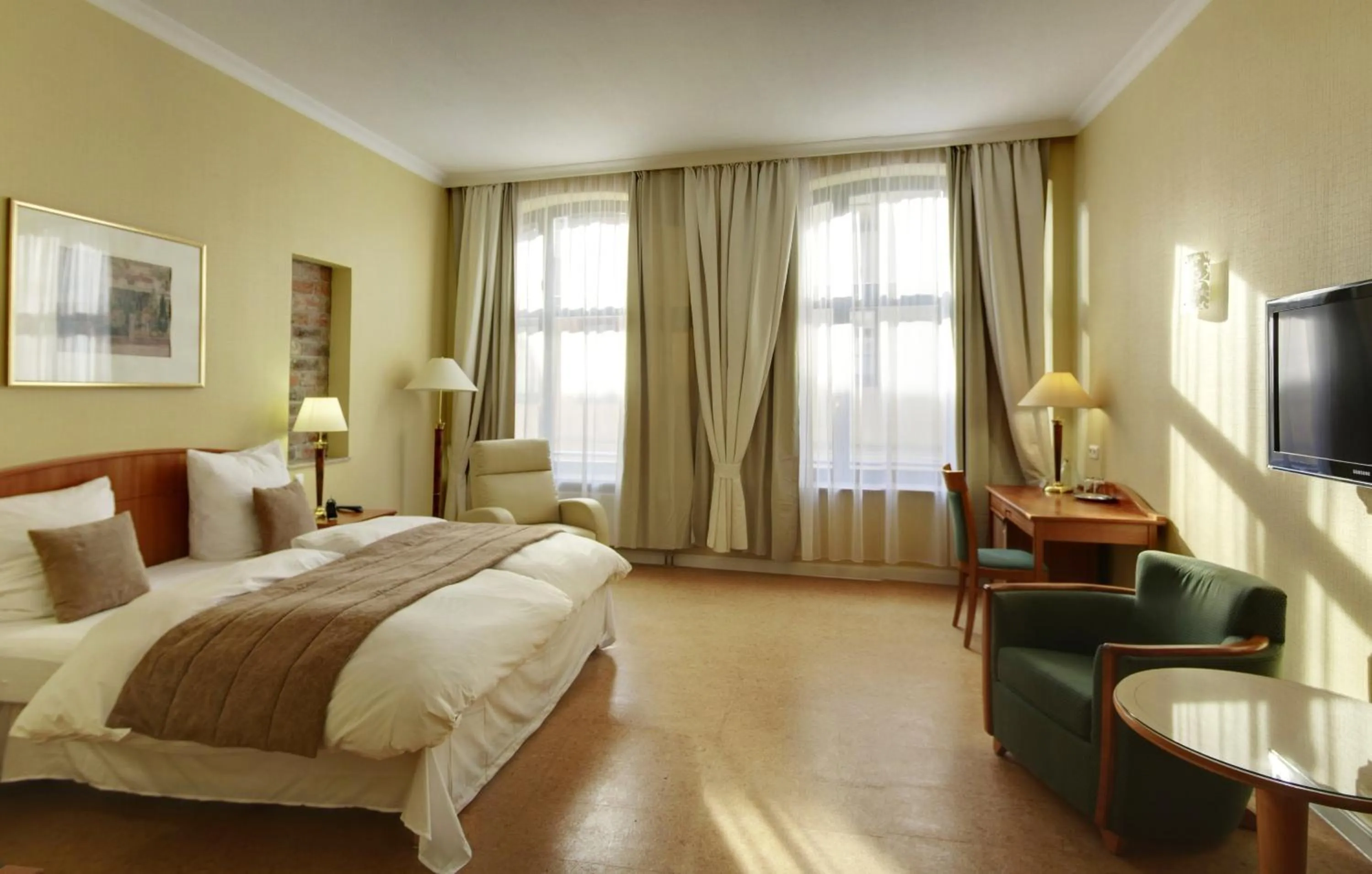 Photo of the whole room, Bed in Fründts Hotel