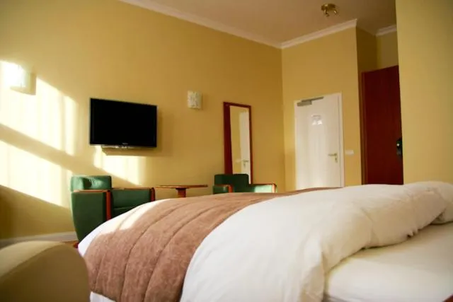 Seating area, Bed in Fründts Hotel