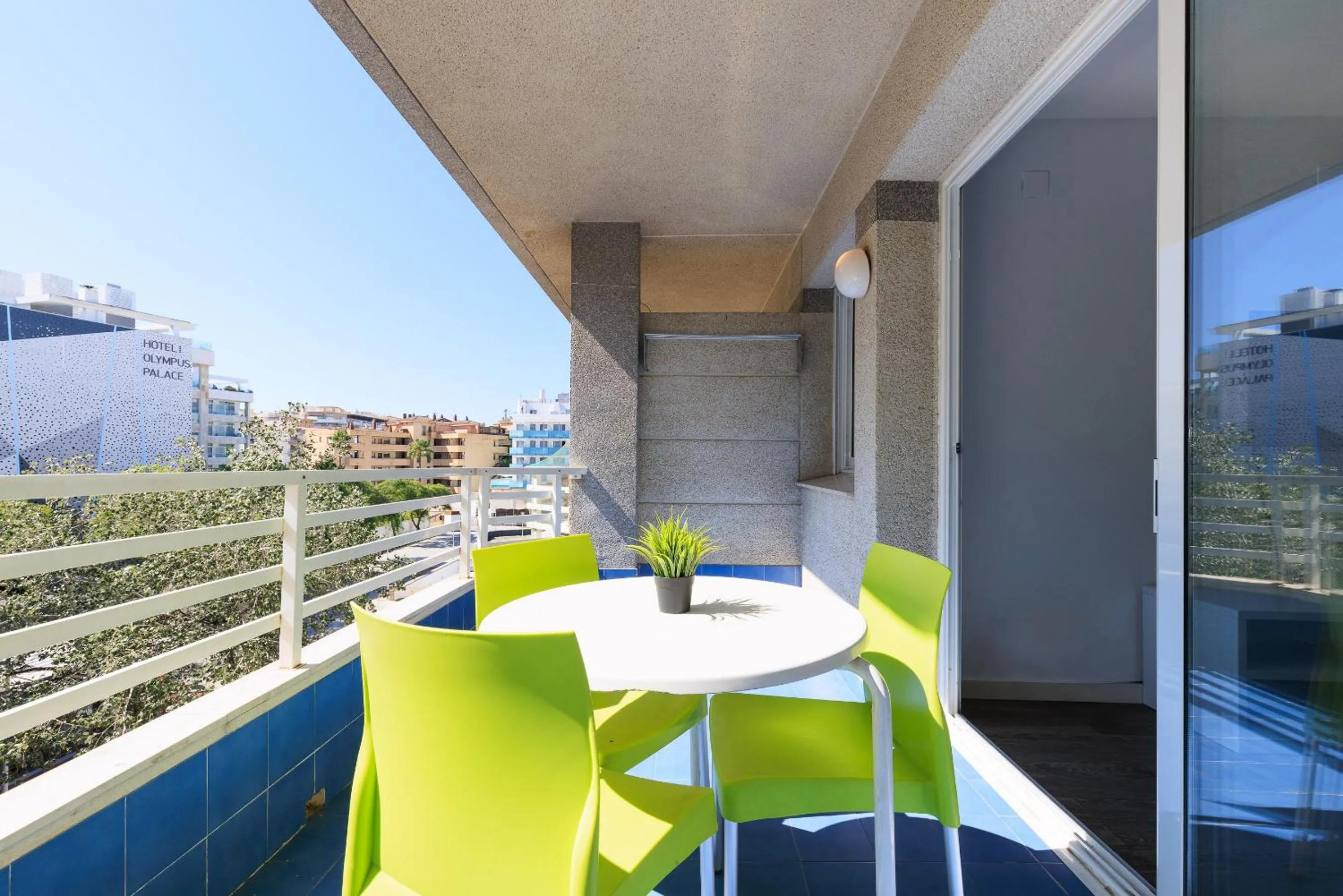 Balcony/Terrace in Rentalmar Zahara family suites