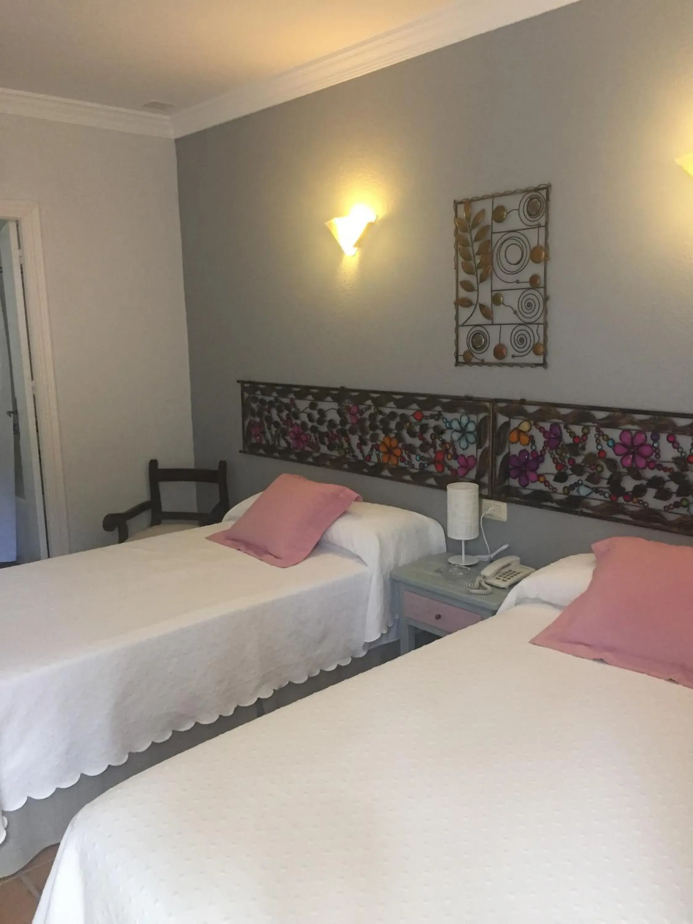 Double Superior Twin or Queen room with courtyard view in Hotel La Peña Double Superior Twin or Queen room with courtyard view in Hotel La Peña