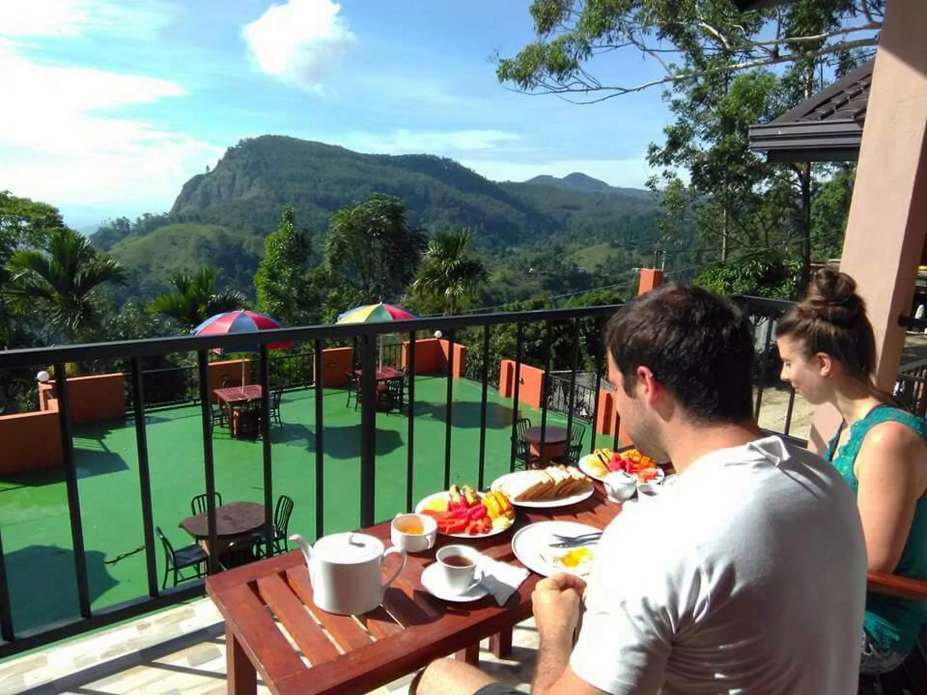 Food and drinks in Ella Red Rock