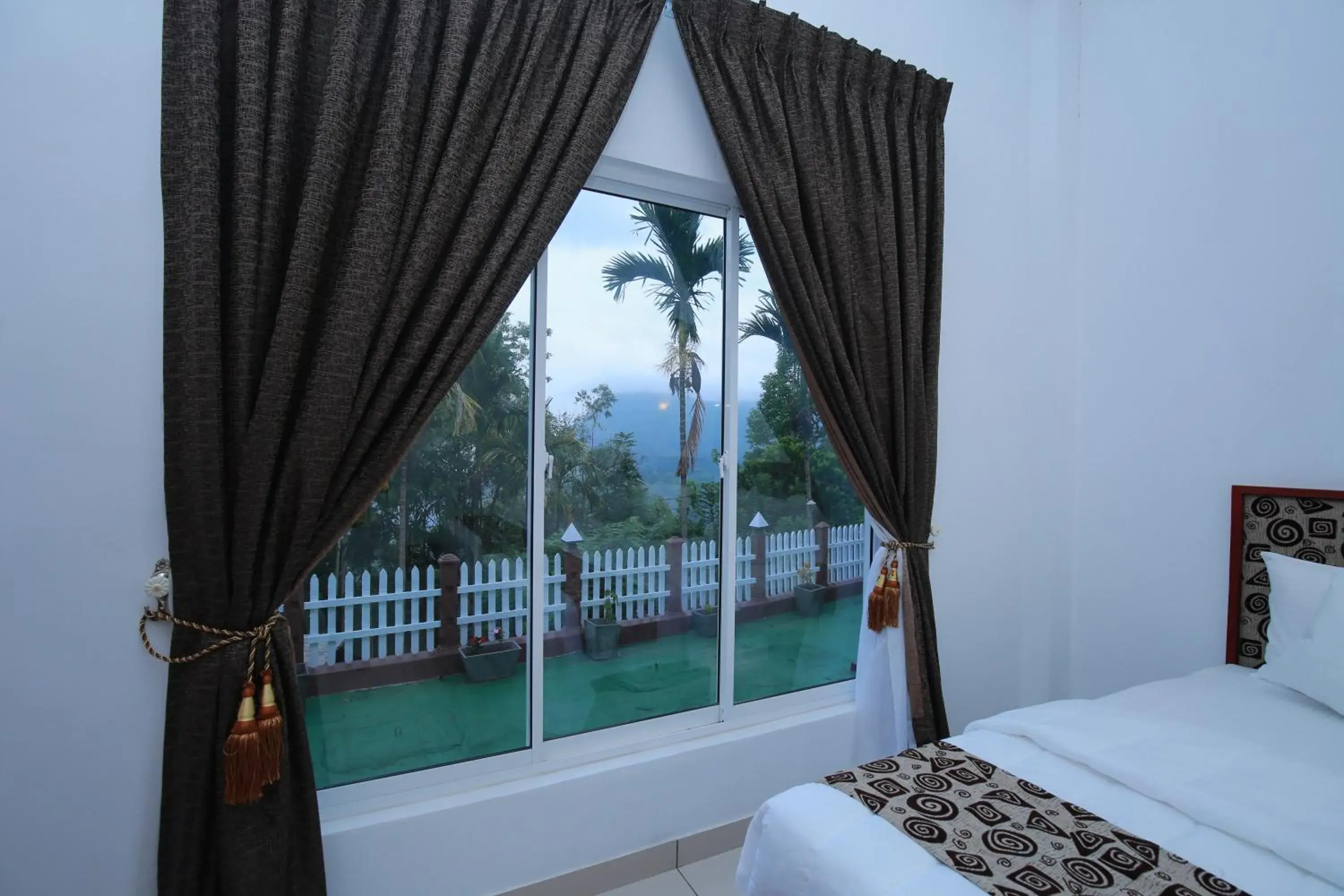 Quadruple Room - single occupancy in Ella Red Rock Quadruple Room - single occupancy in Ella Red Rock