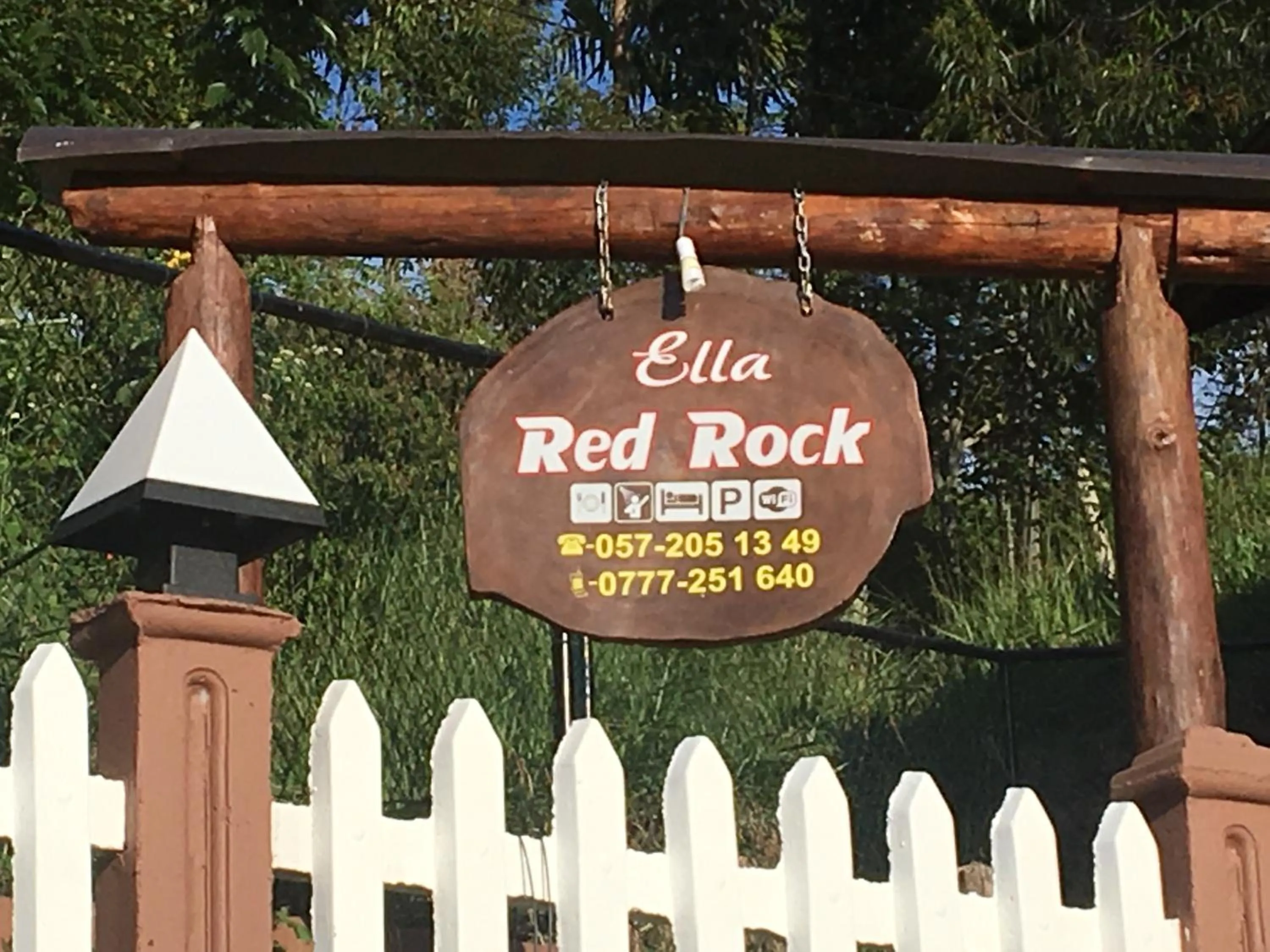 Logo/Certificate/Sign in Ella Red Rock