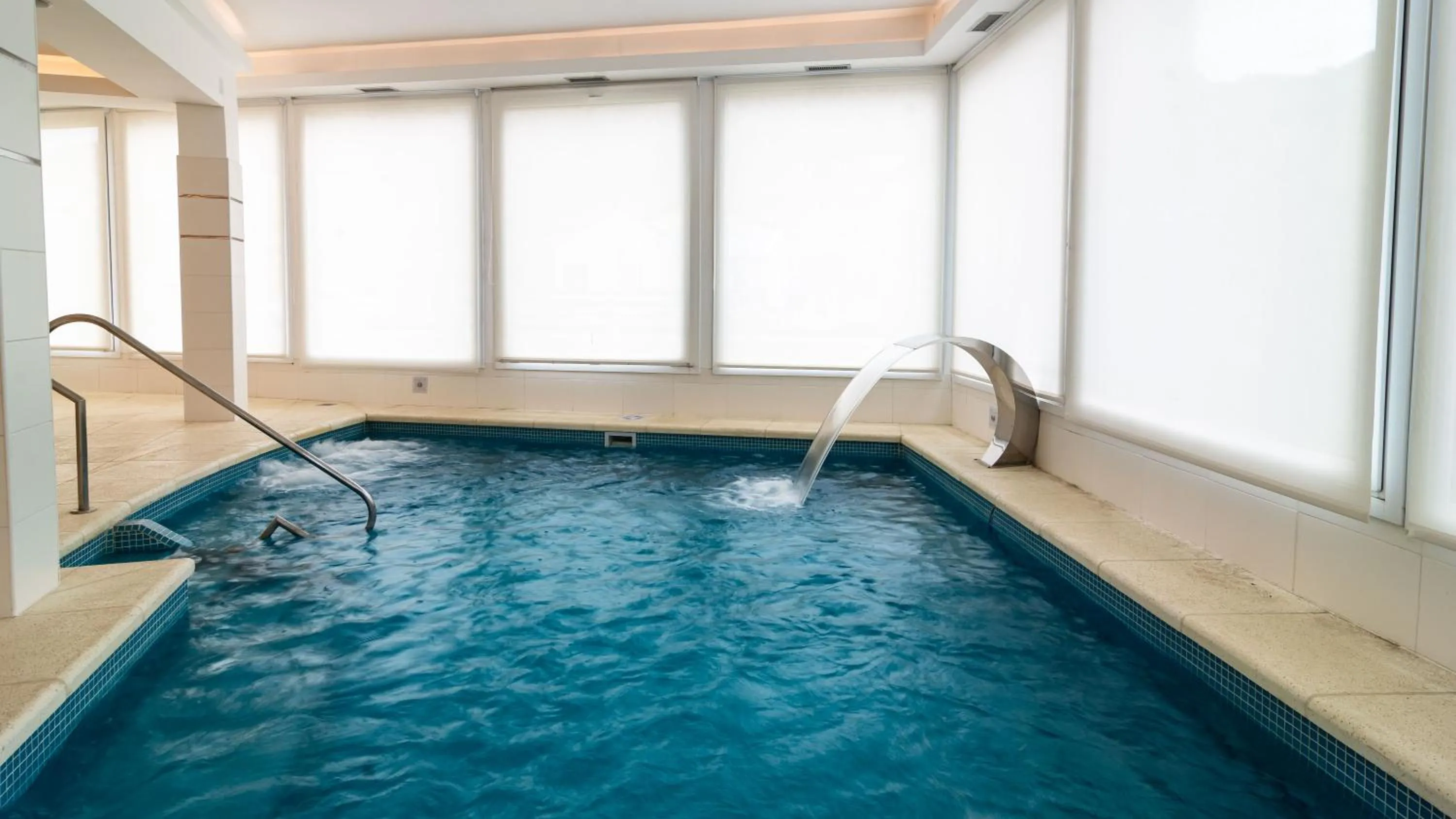 Swimming pool in Destino Sur Hotel & Spa de Montaña