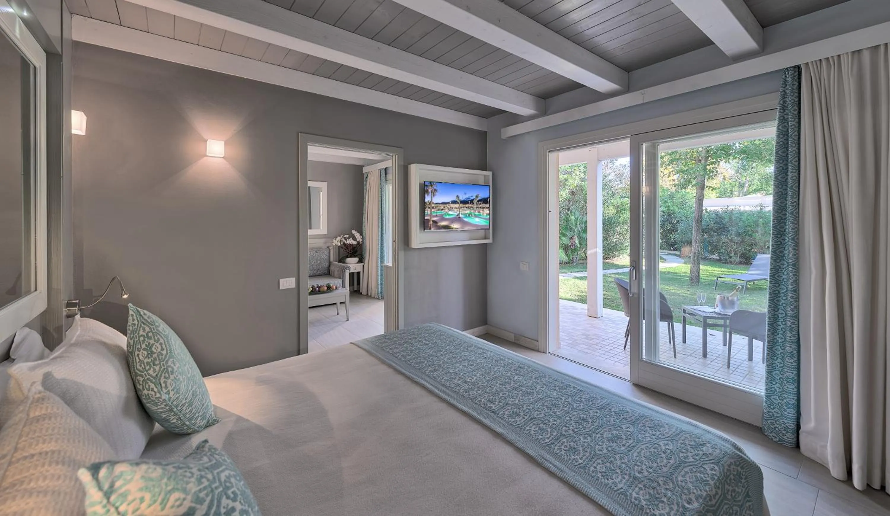 Living room, Bed in Forte Village Resort - Le Palme