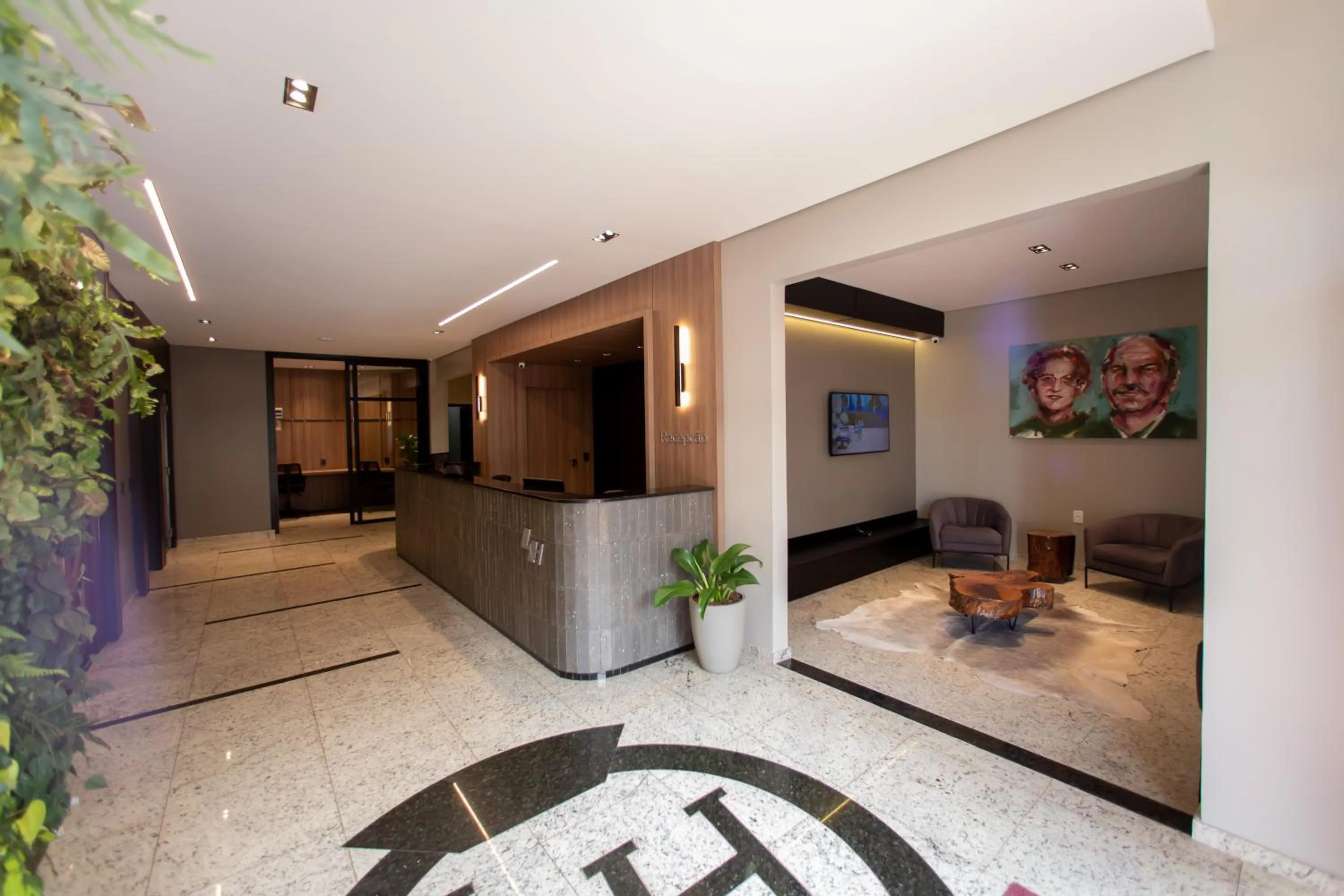 Communal lounge/ TV room in Luz Hotel Pato Branco