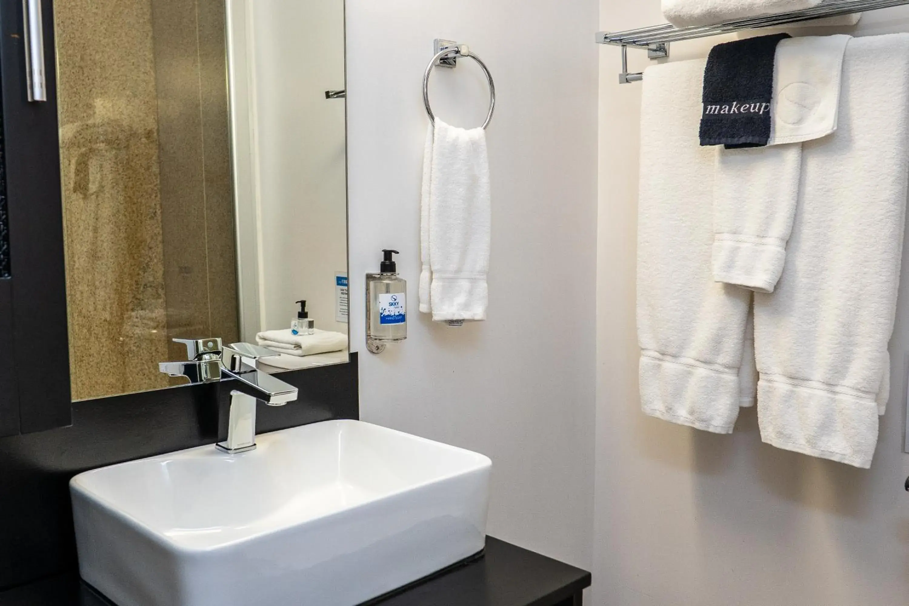 Deluxe Double Room with Shower in SKKY Hotel Deluxe Double Room with Shower in SKKY Hotel