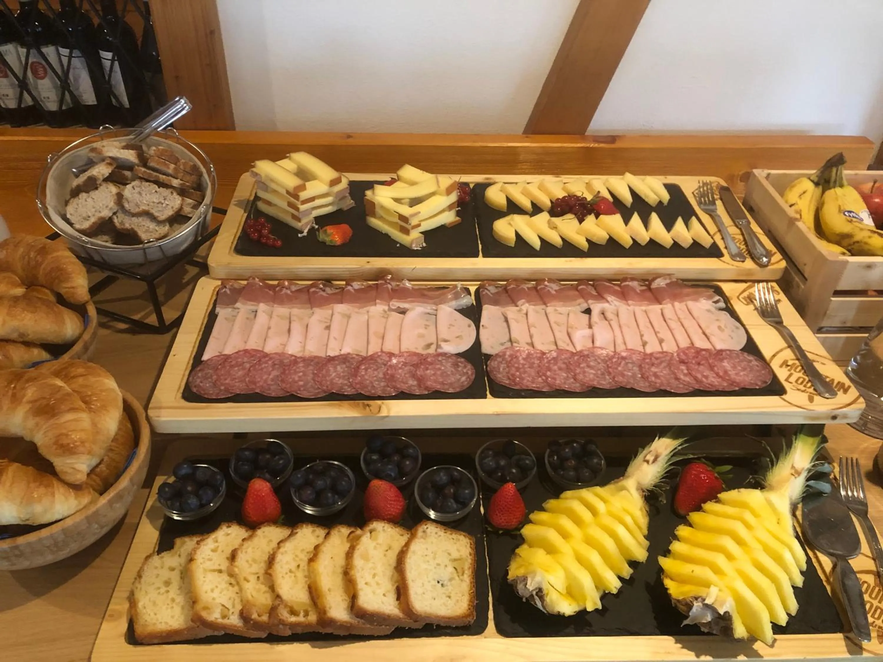 Breakfast in Mountain Lodge Sedrun