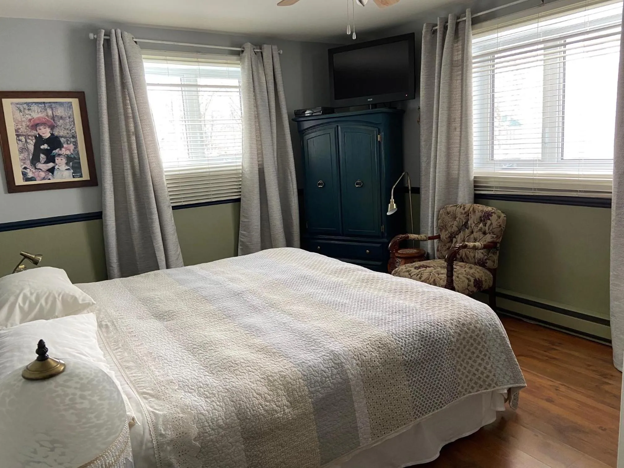 Bedroom, Bed in Gite Chute Couette Cafe