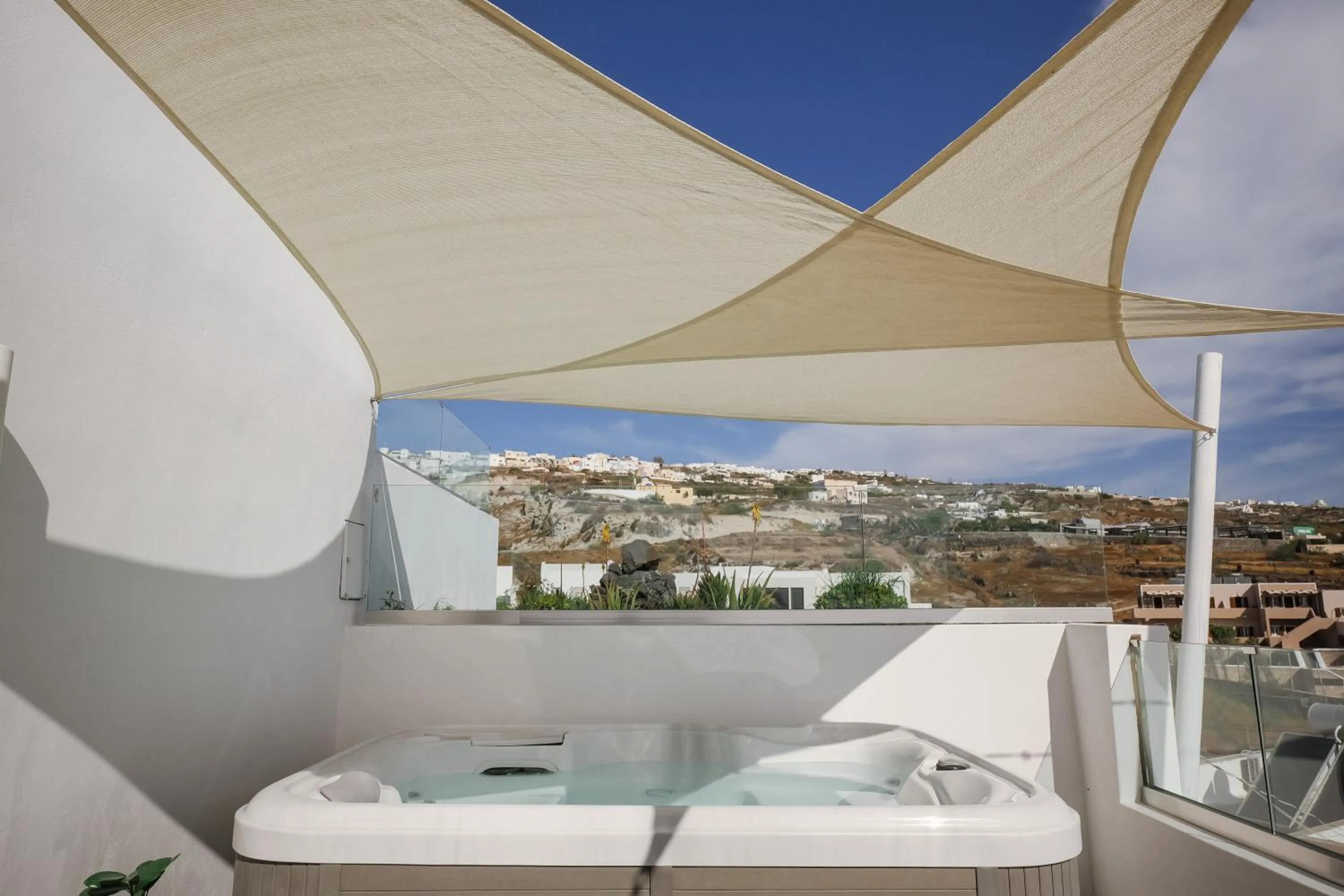 Hot Tub in Valery Suites