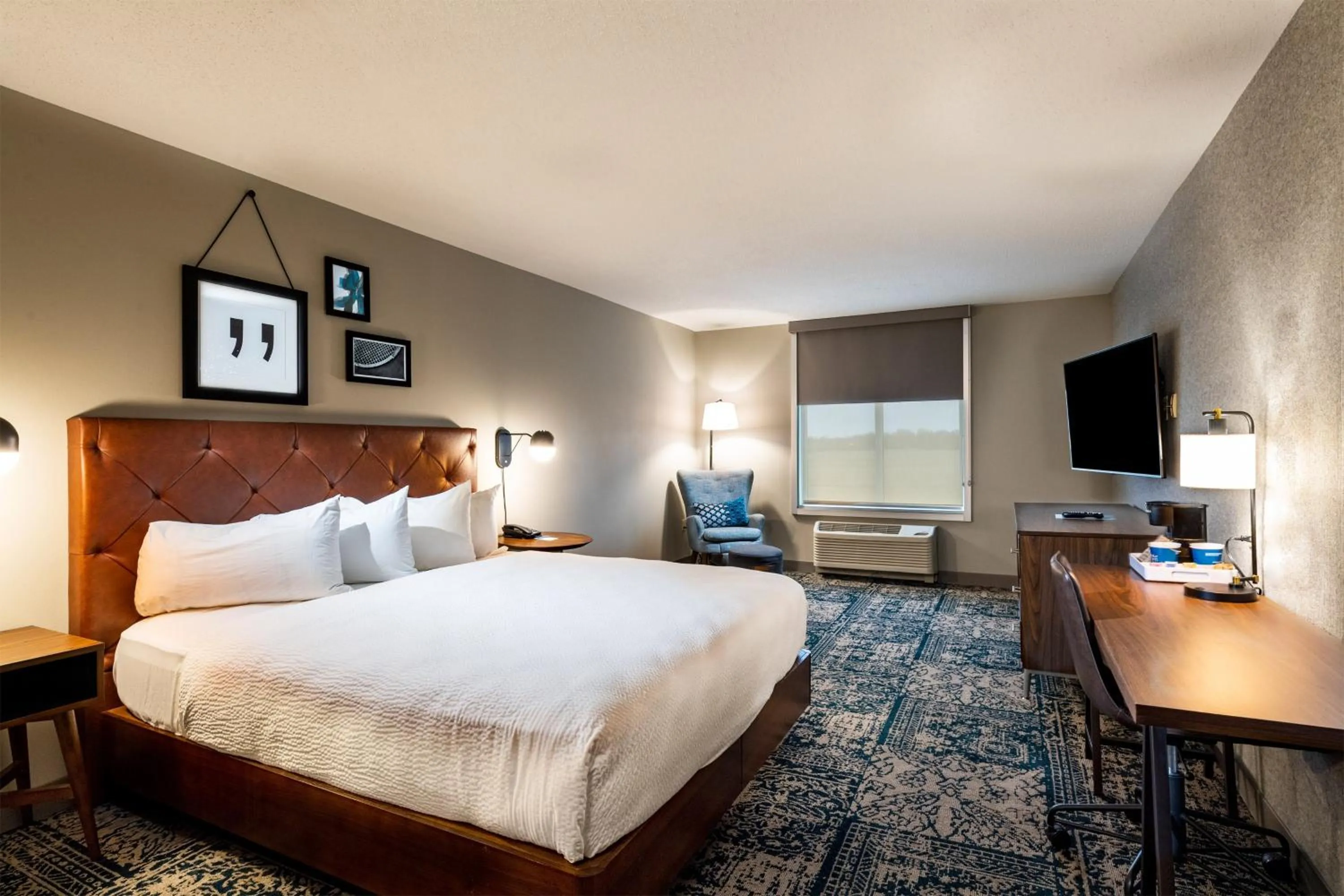 Photo of the whole room, Bed in Radisson Hotel Fairview Heights - St Louis