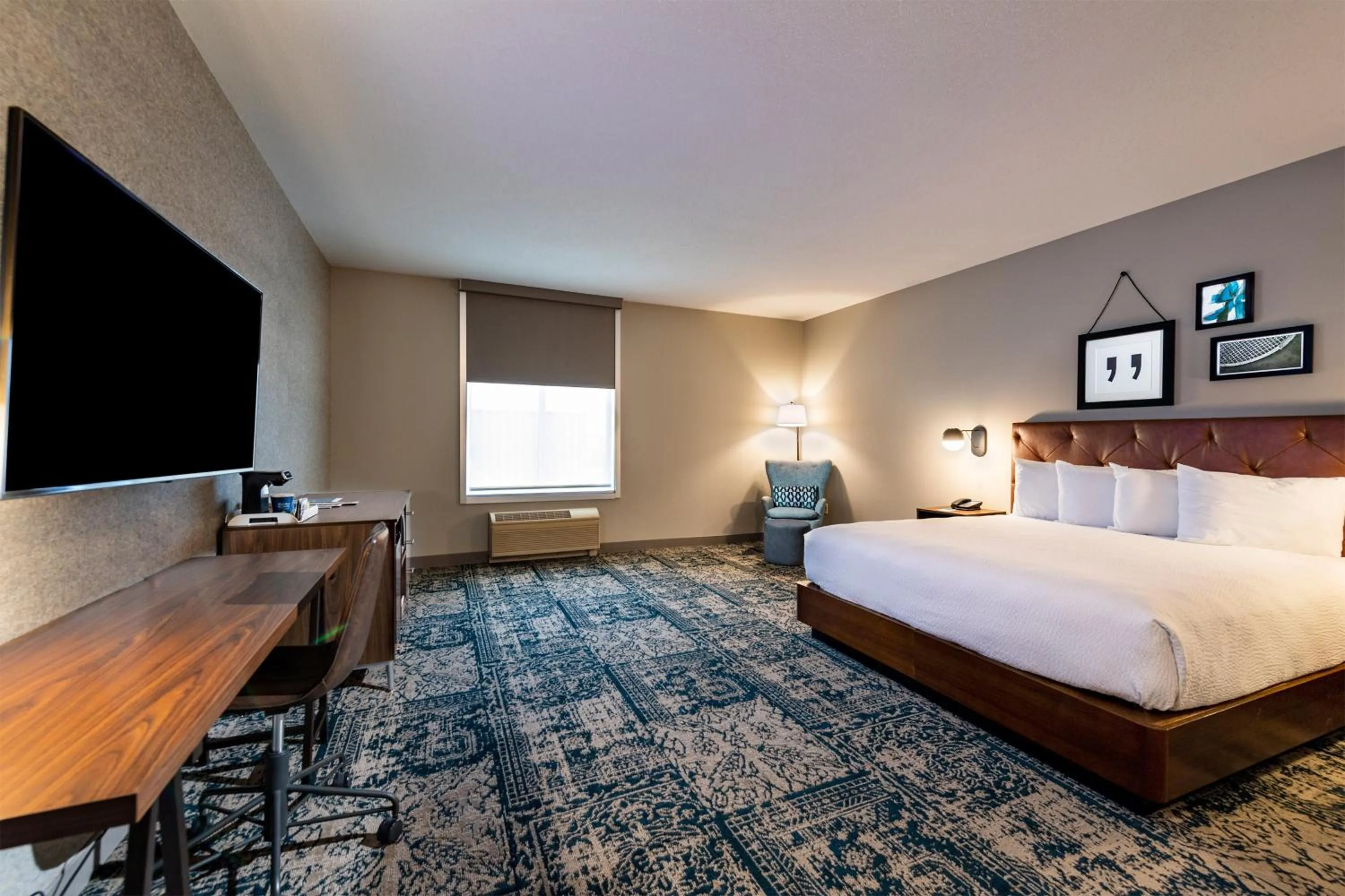 Photo of the whole room, Bed in Radisson Hotel Fairview Heights - St Louis