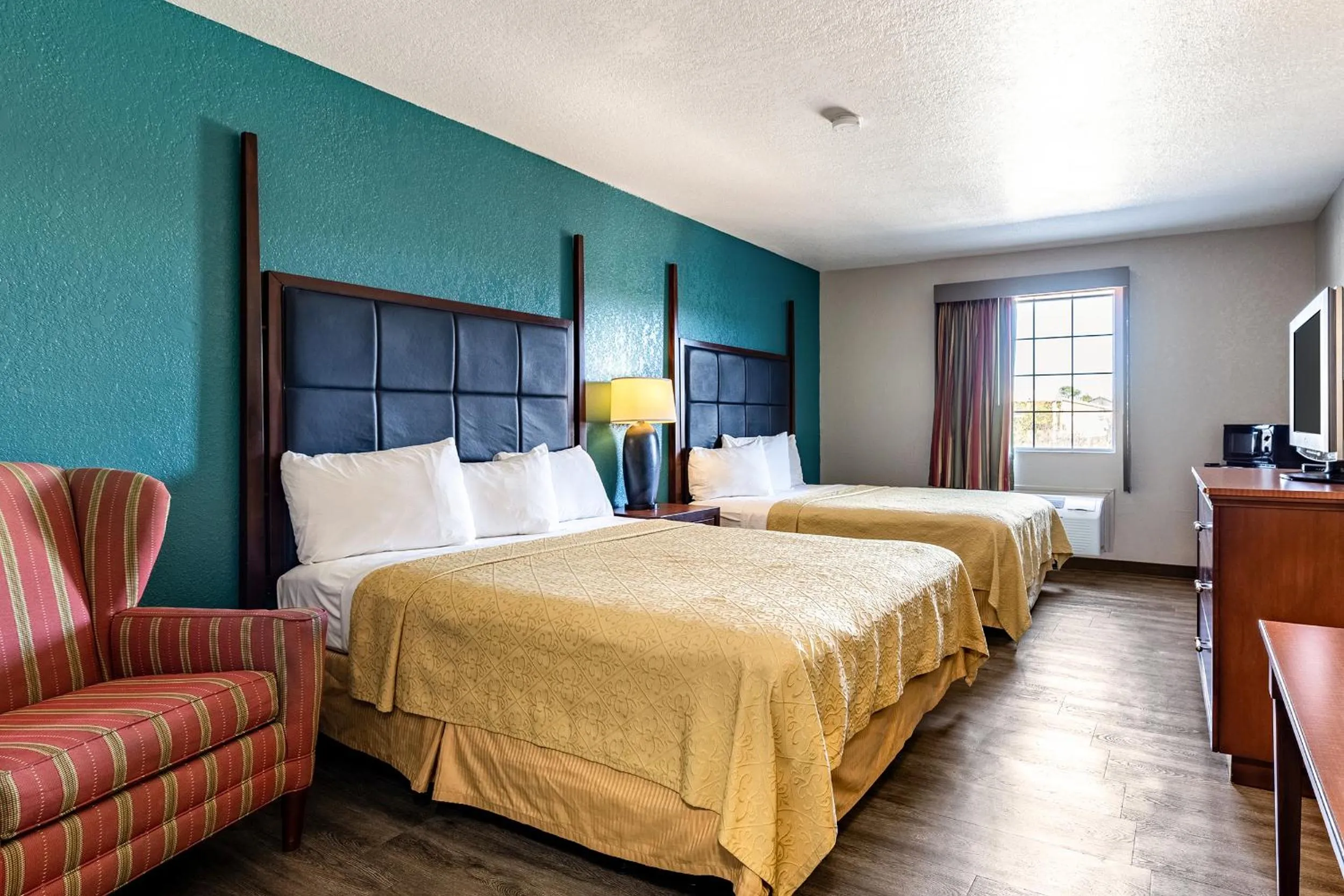 Bedroom, Bed in Americas Best Value Inn - Temple