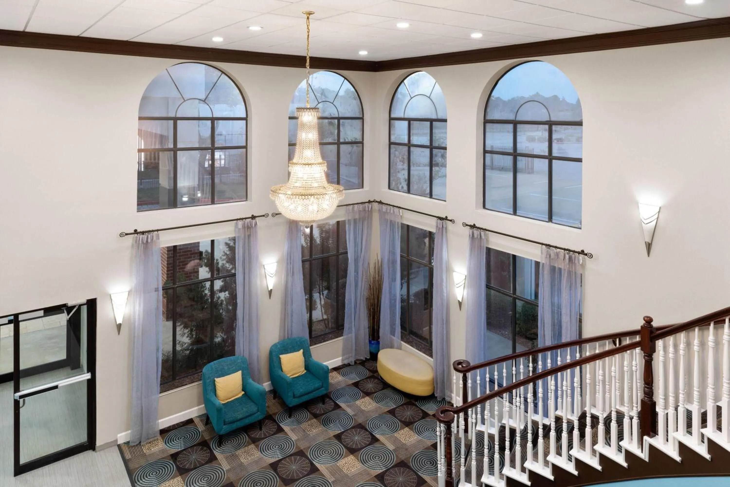 Lobby or reception in Days Inn & Suites by Wyndham Sam Houston Tollway