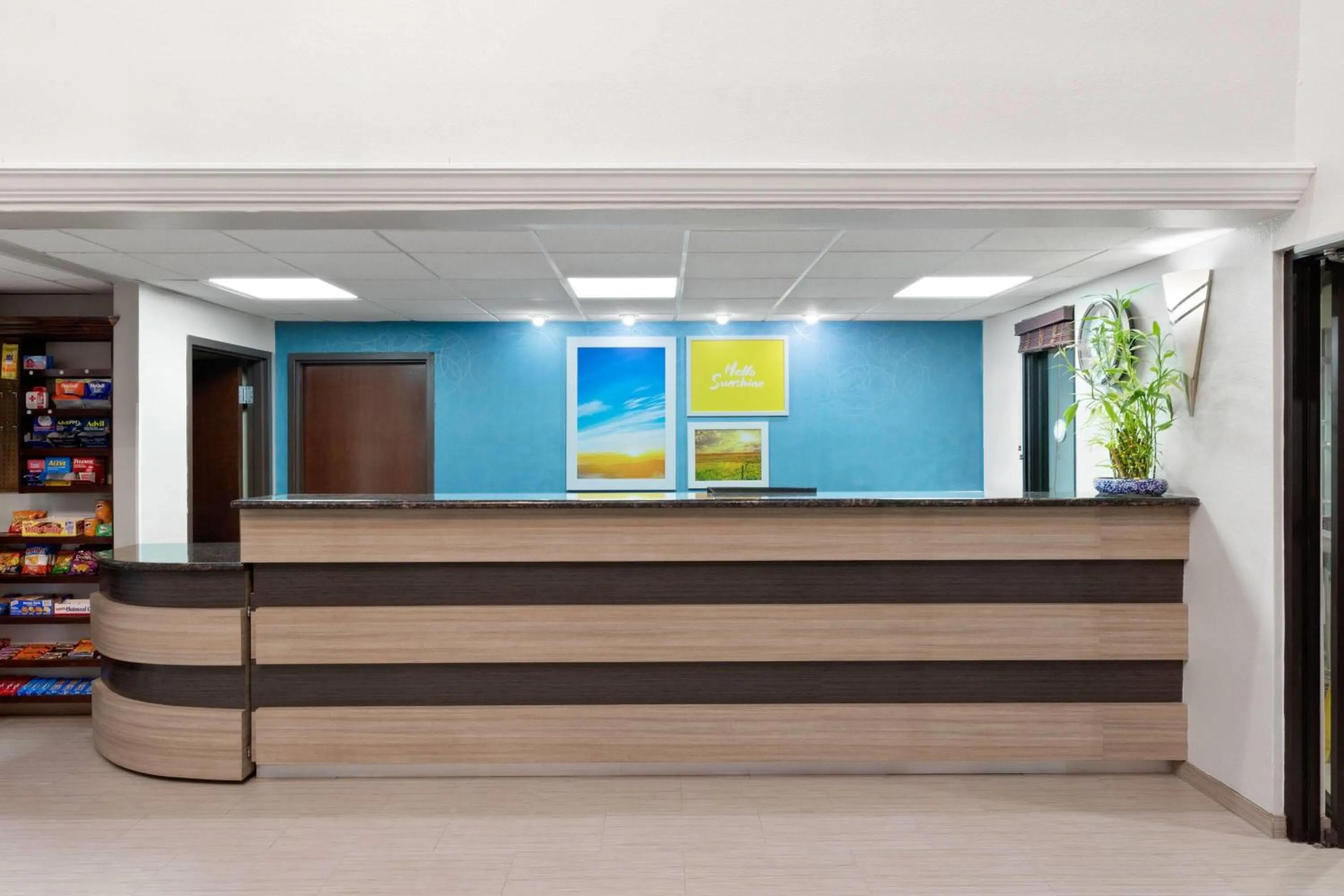 Lobby or reception in Days Inn & Suites by Wyndham Sam Houston Tollway
