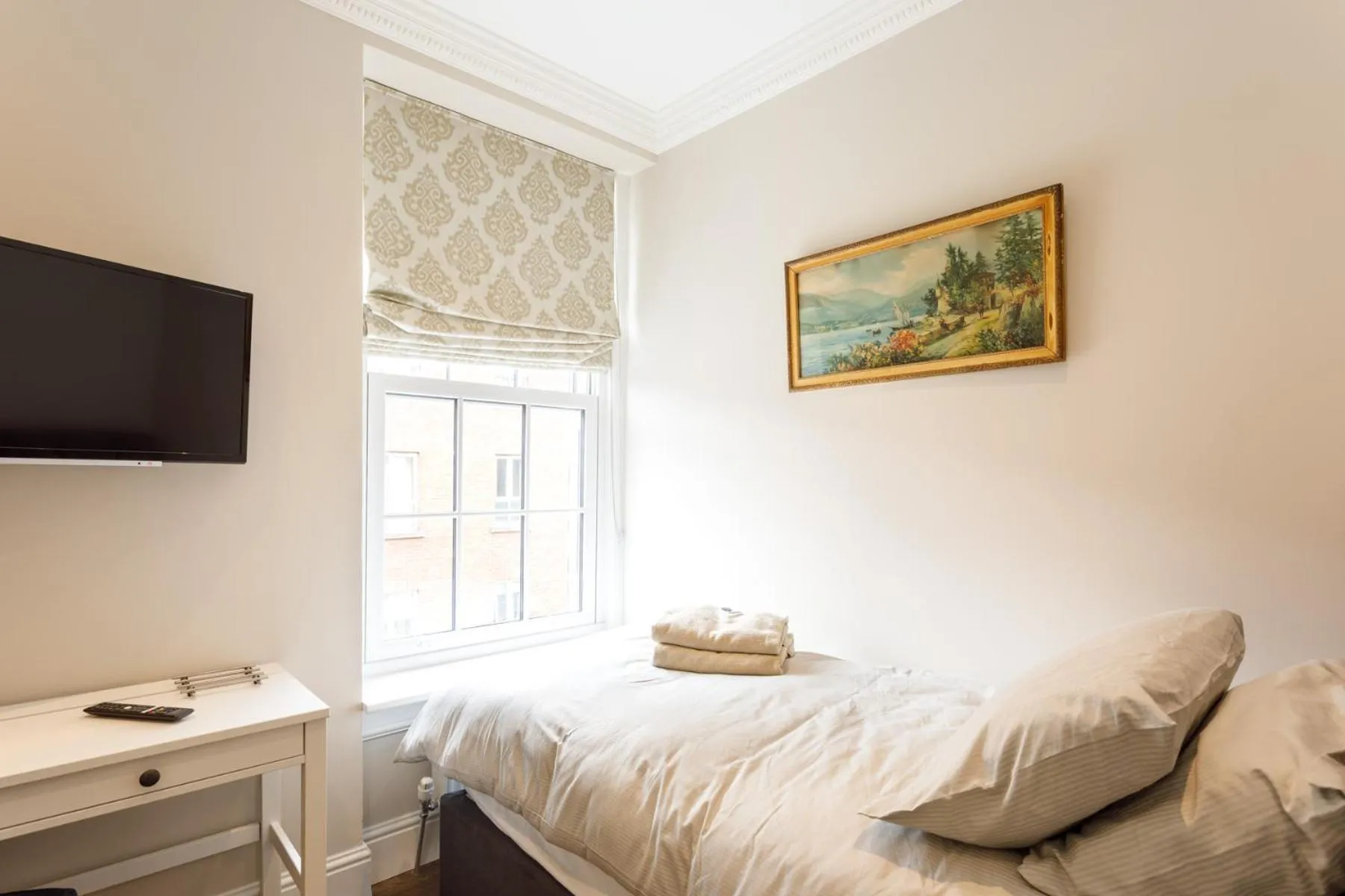 Bed in Molloys Apartments