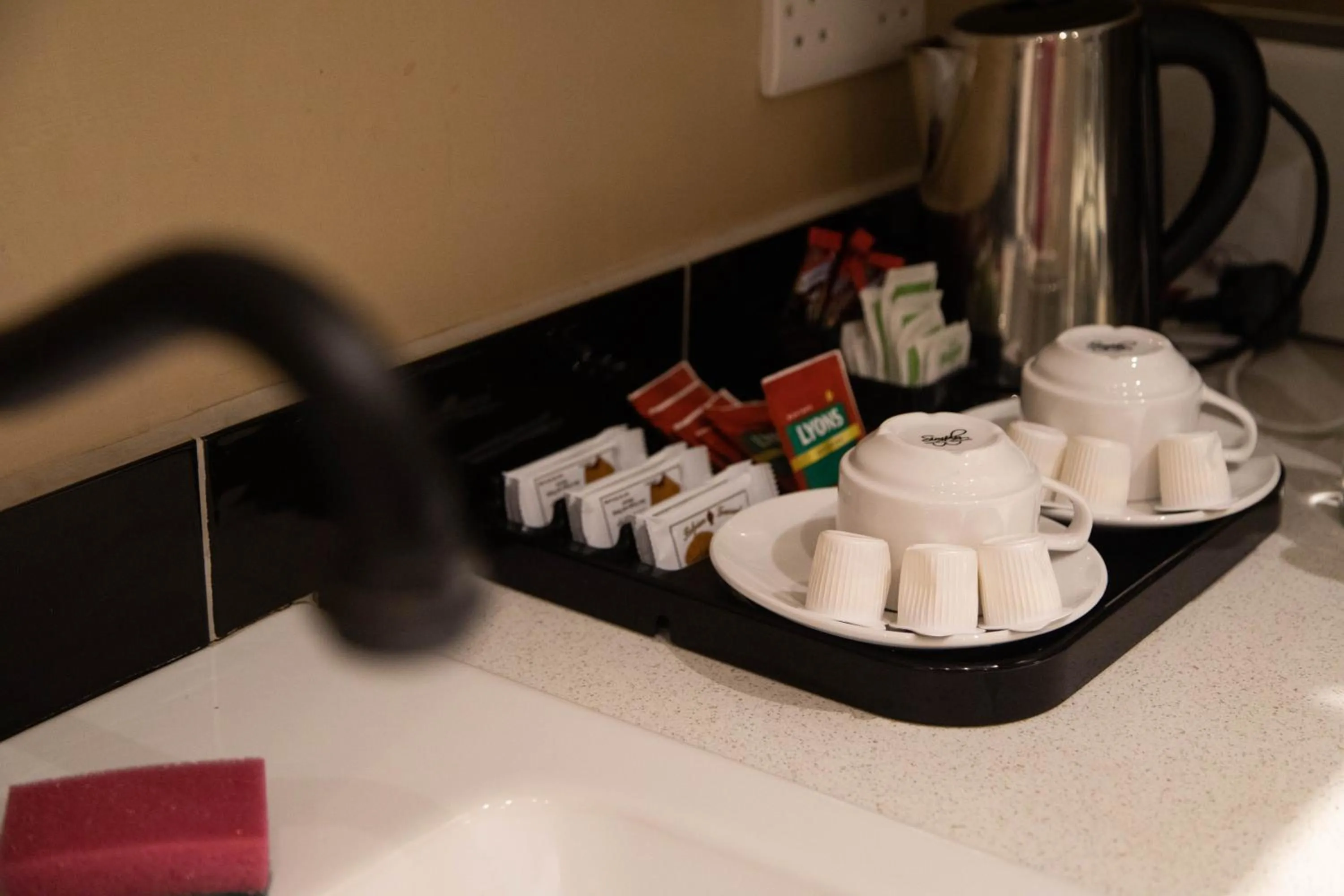 Coffee/tea facilities in Molloys Apartments