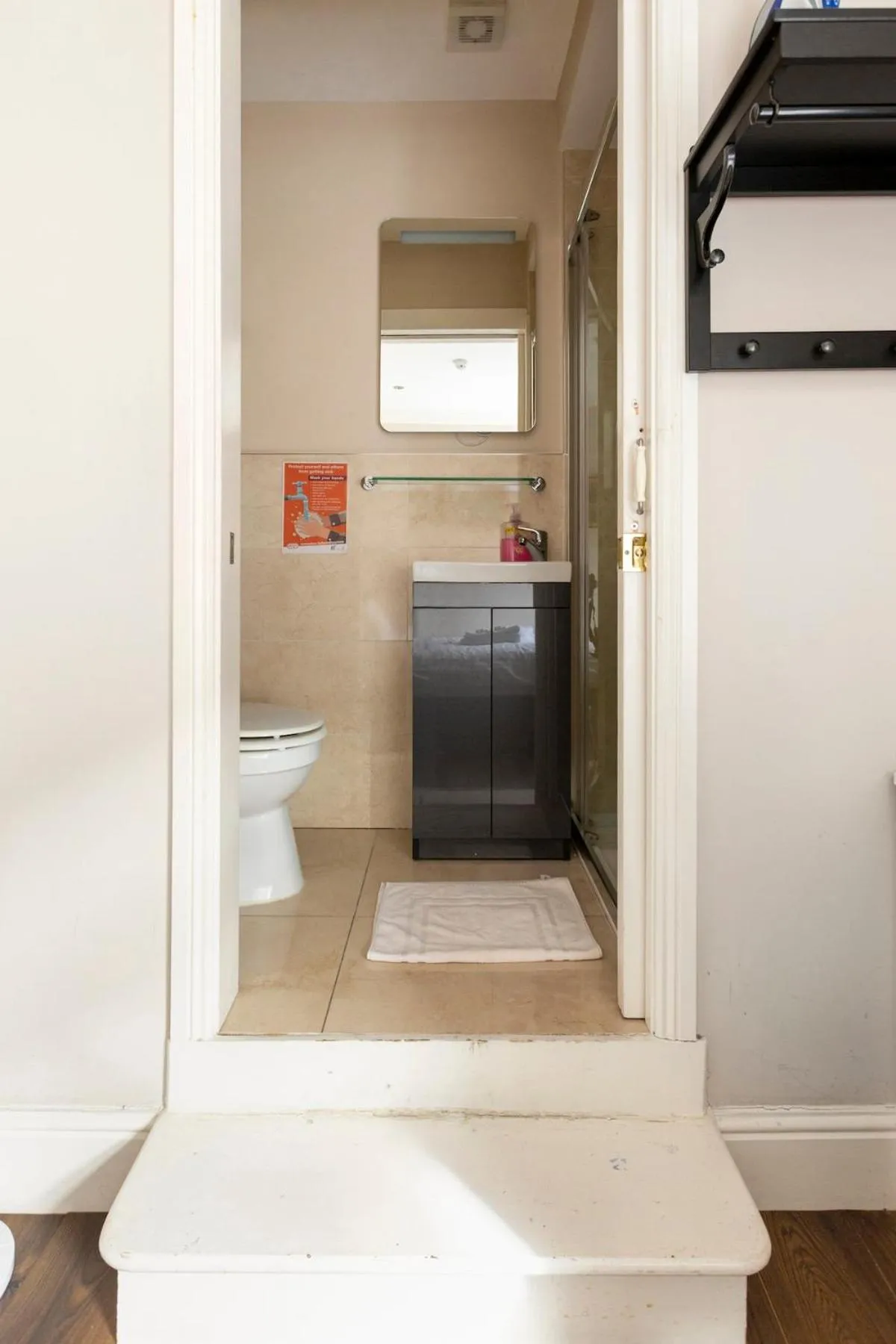 Toilet in Molloys Apartments