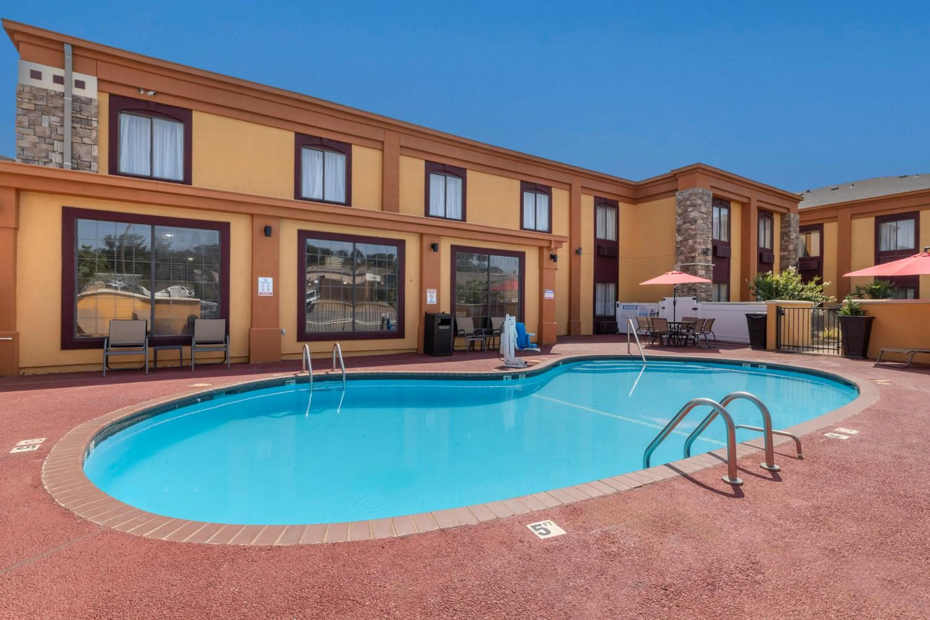 Swimming pool in Best Western Aspen Hotel