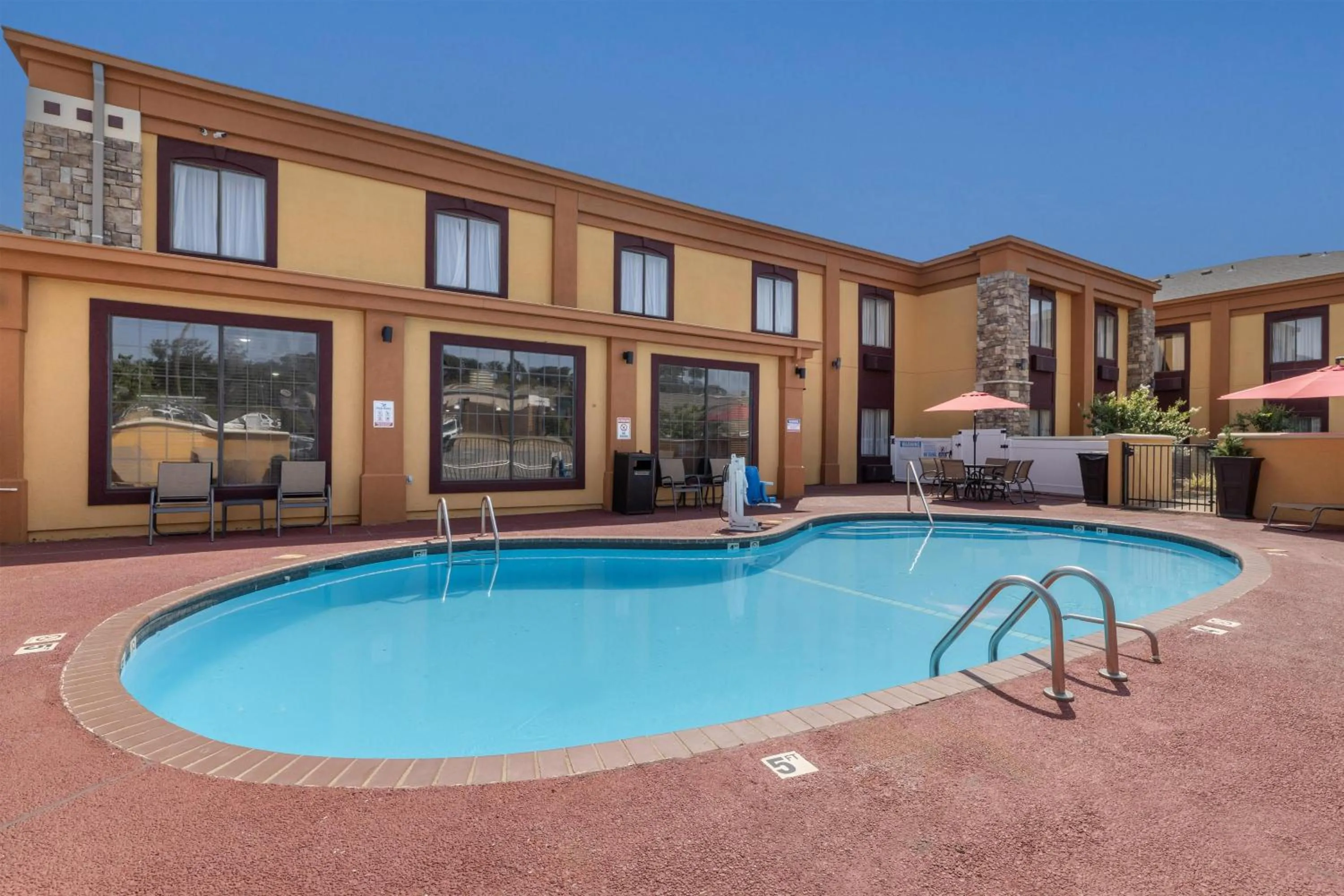 Pool view in Best Western Aspen Hotel
