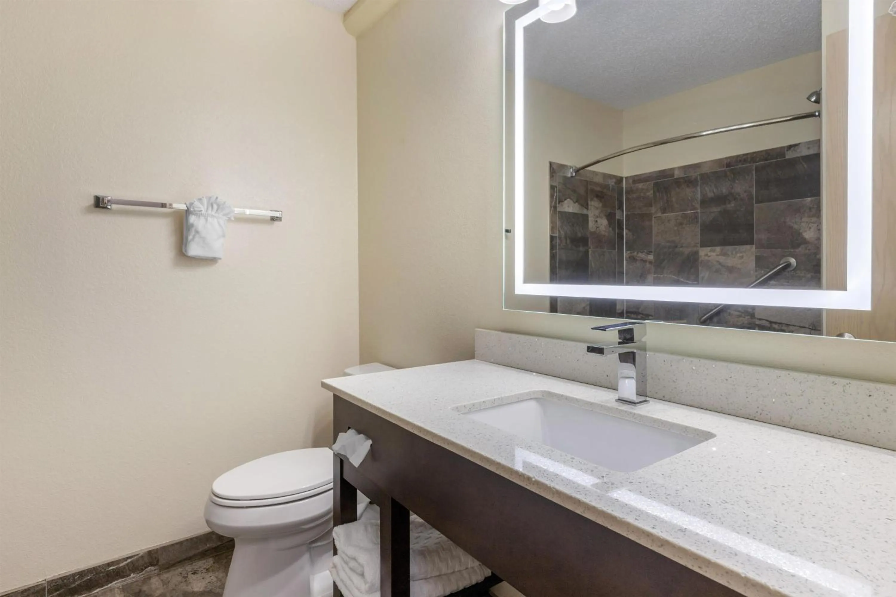 Bathroom in Best Western Aspen Hotel
