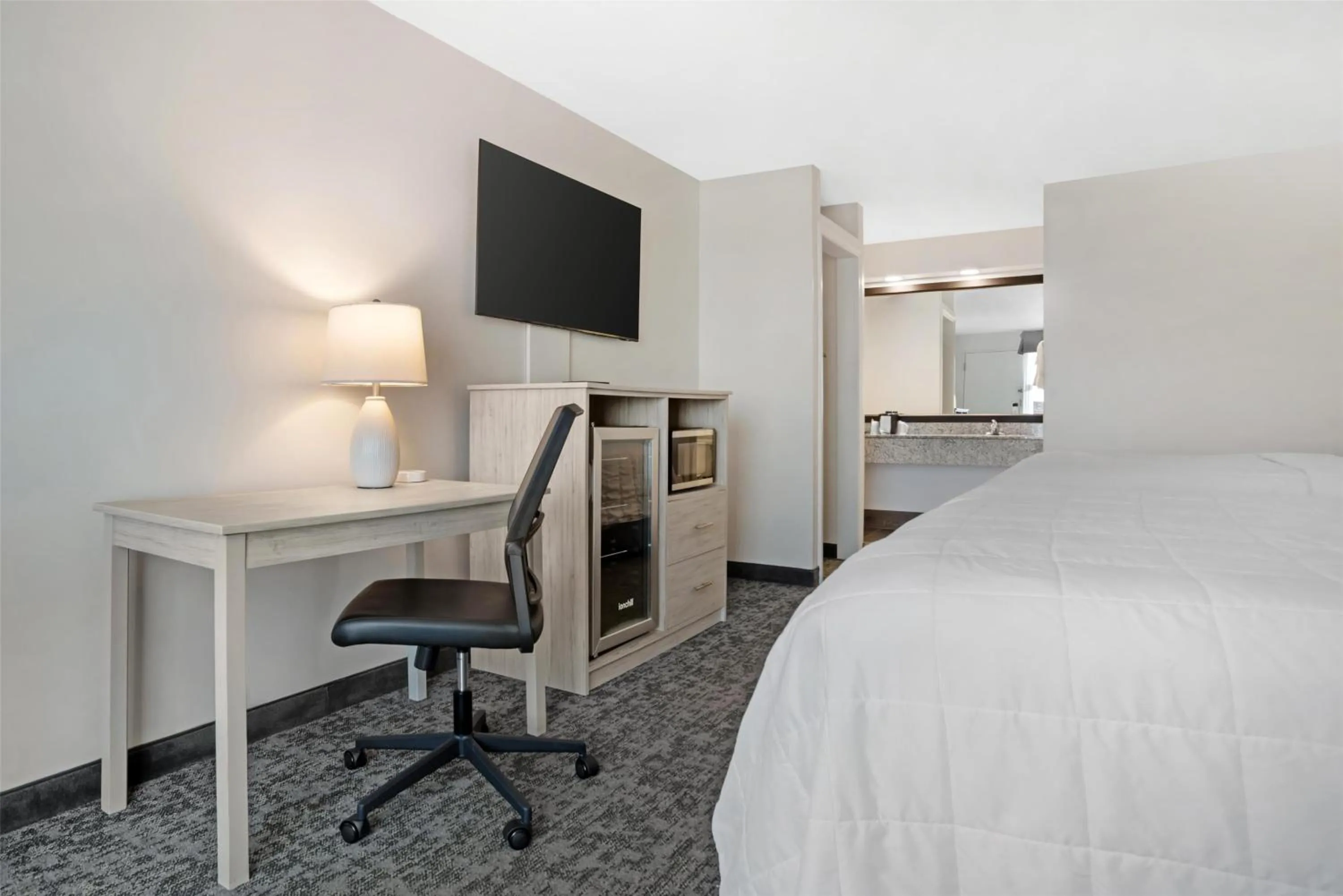 Bedroom, Bed in Best Western Navarre Waterfront