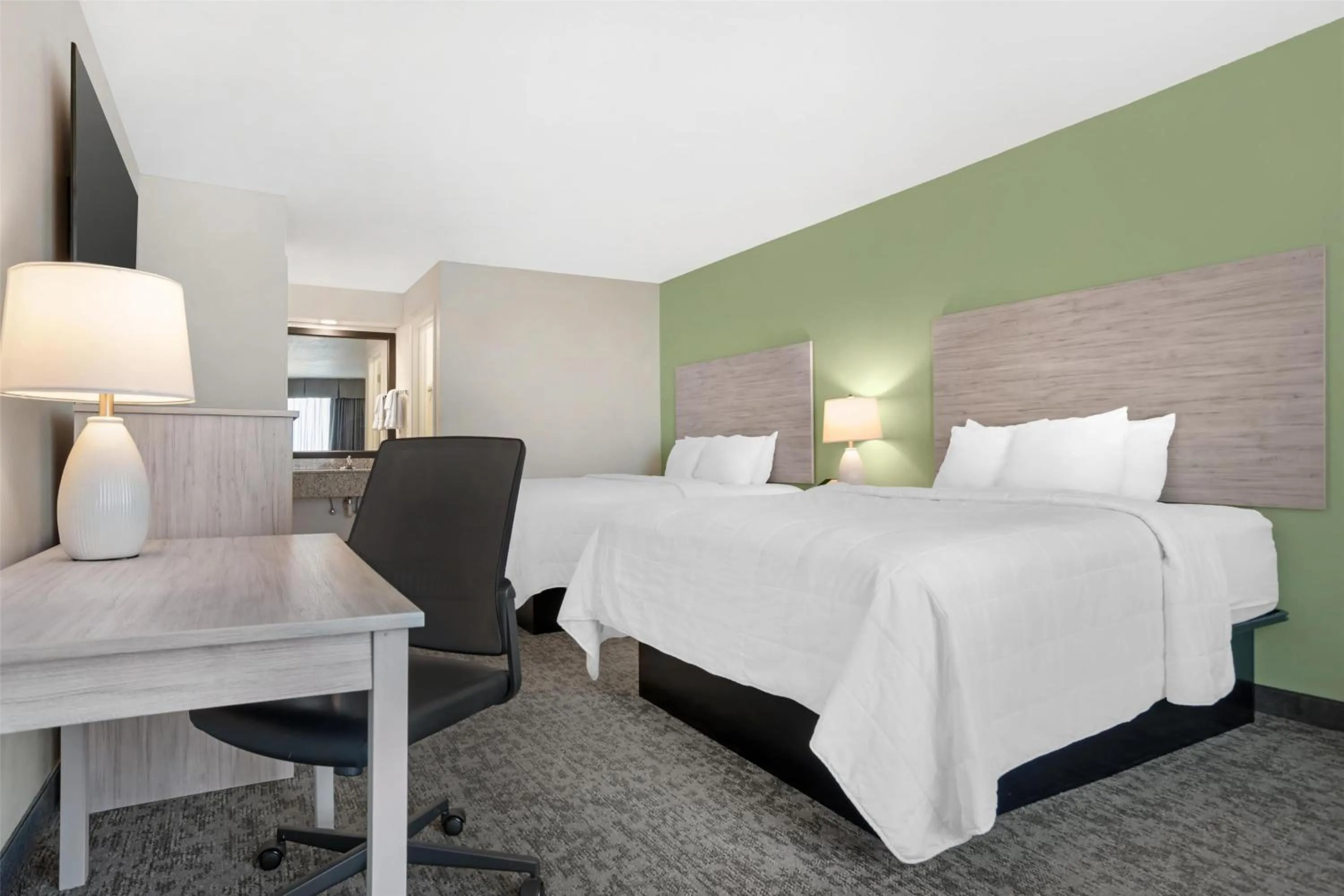 Bedroom, Bed in Best Western Navarre Waterfront