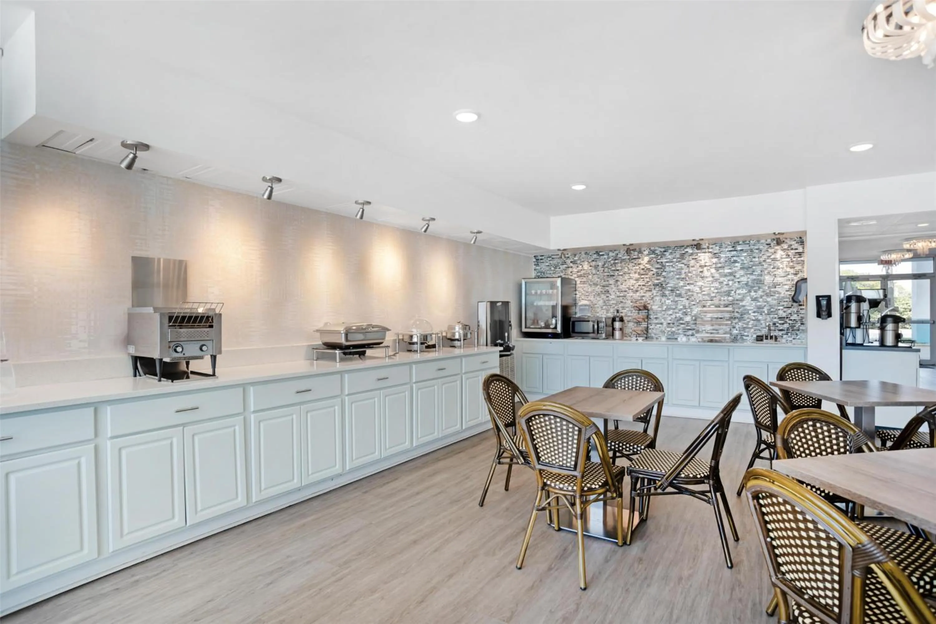 Breakfast in Best Western Navarre Waterfront