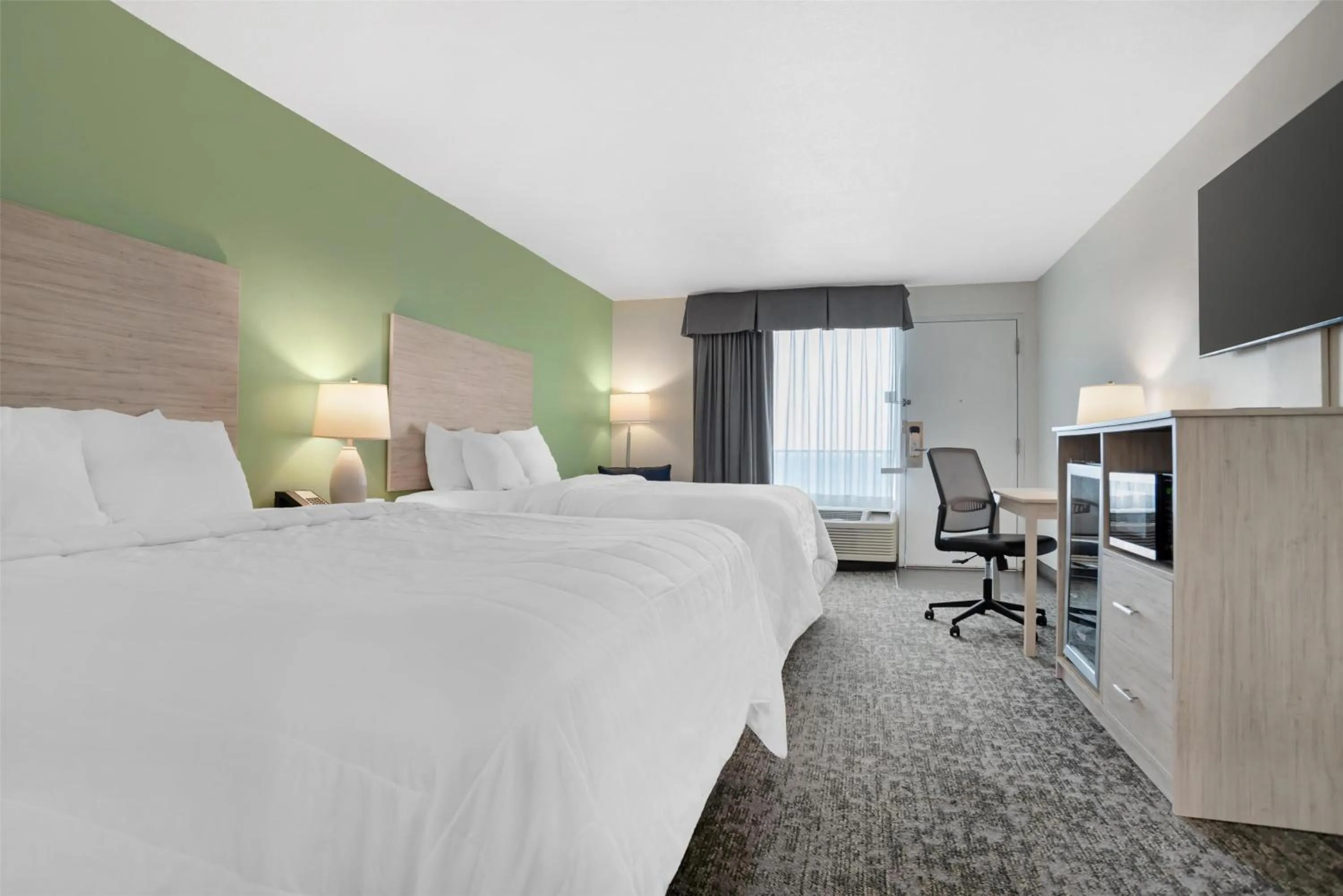 Bedroom, Bed in Best Western Navarre Waterfront