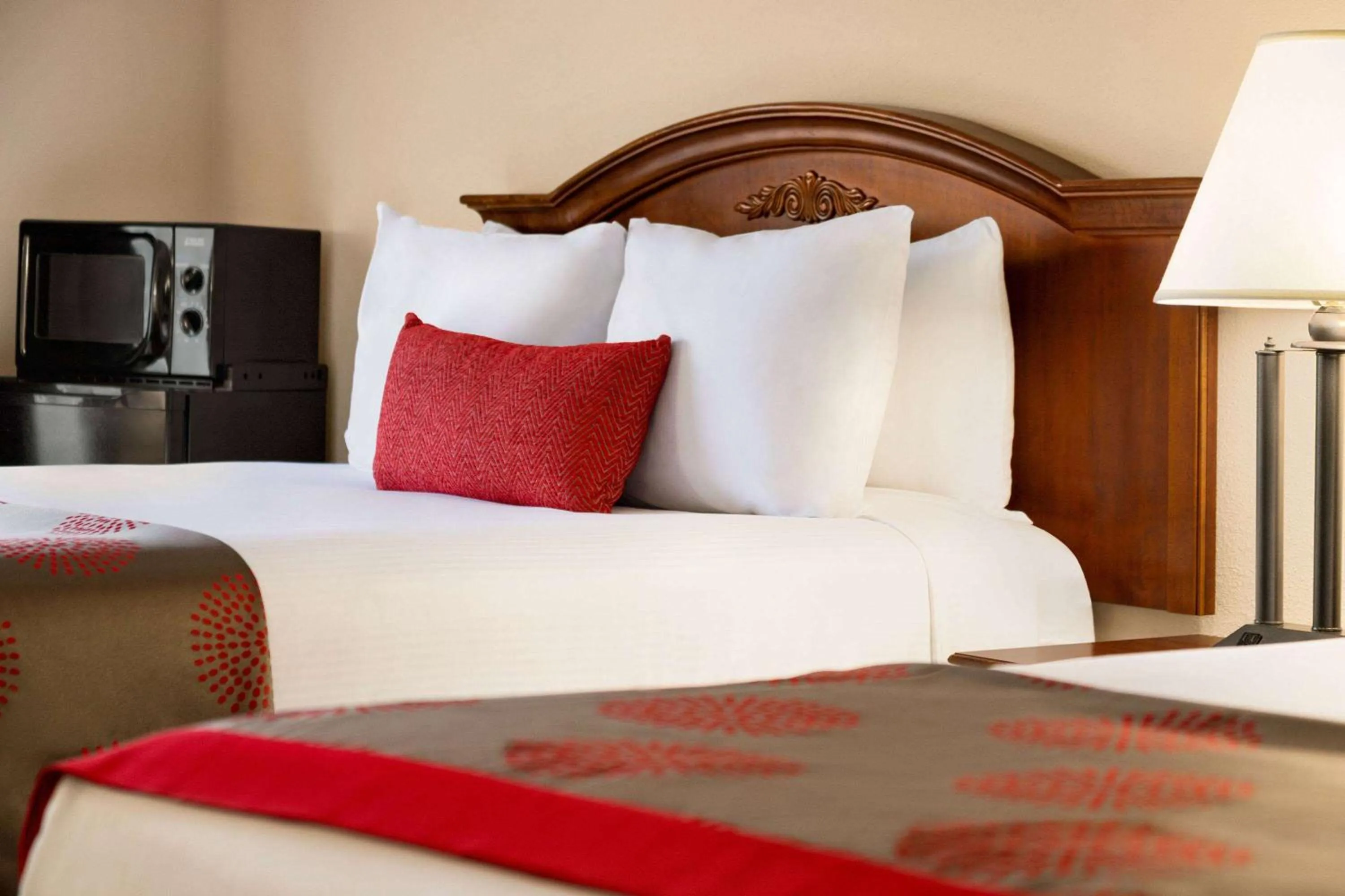 Photo of the whole room, Bed in Ramada by Wyndham Pigeon Forge North