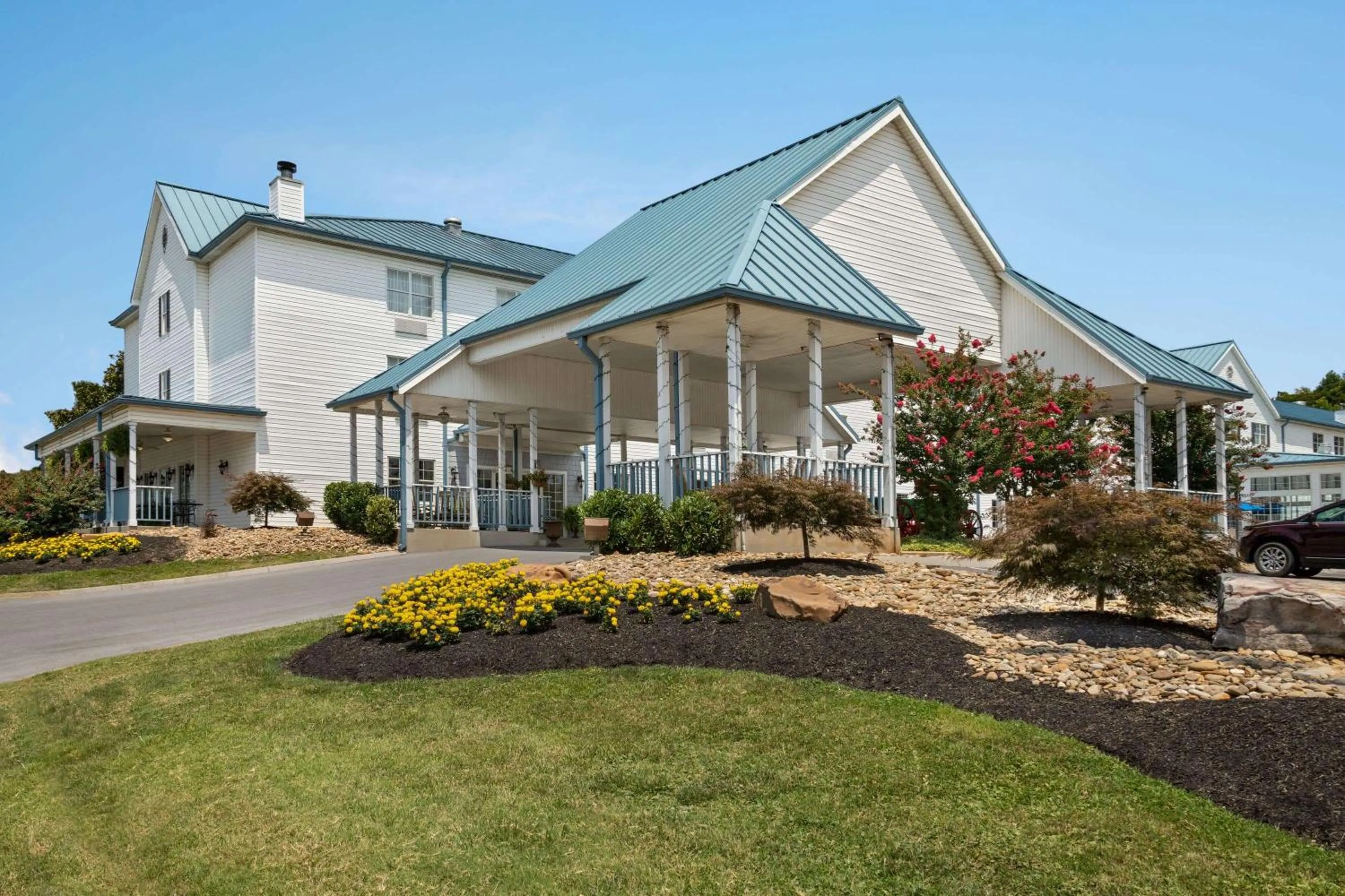 Property building in Ramada by Wyndham Pigeon Forge North