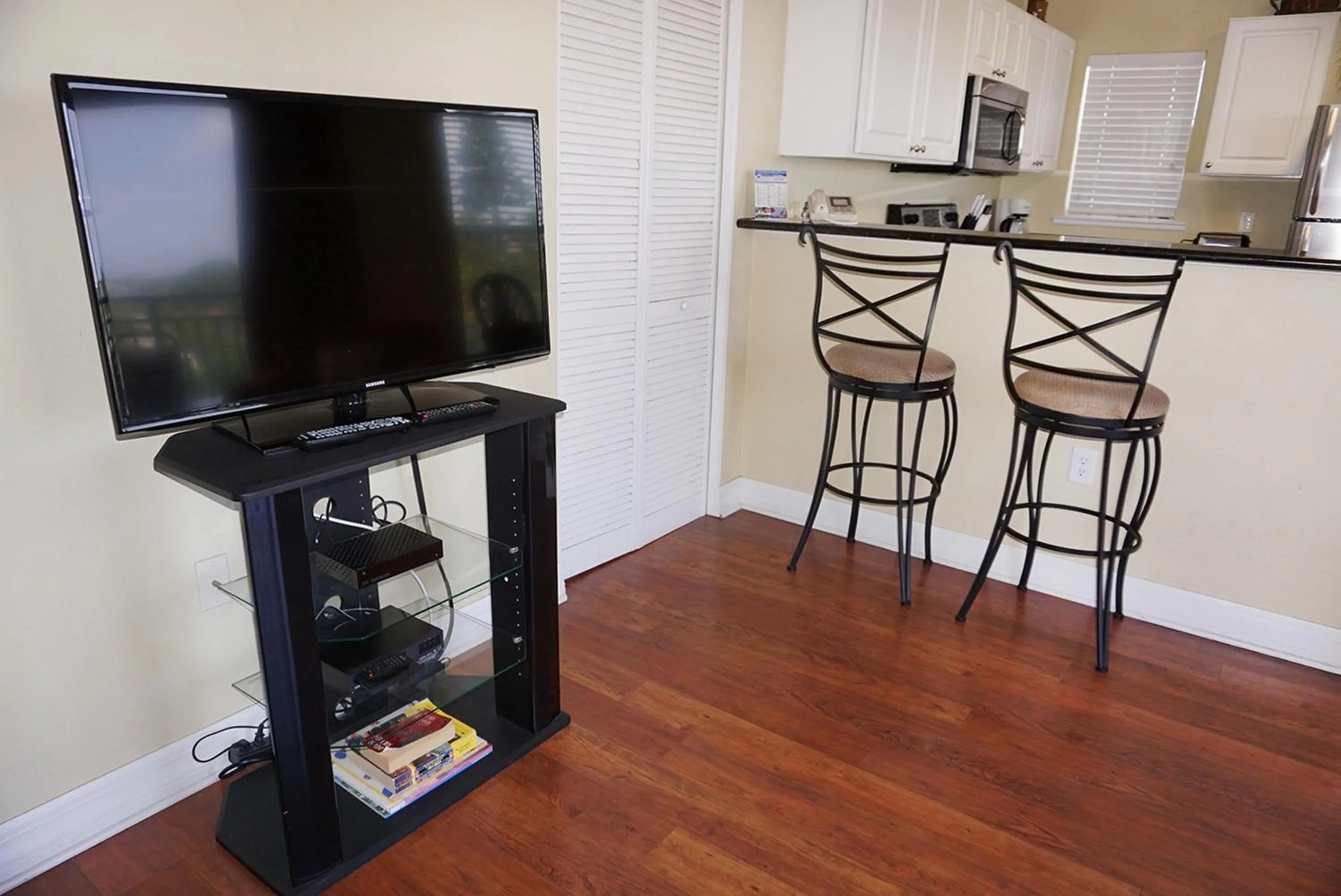 TV and multimedia in Madeira Bay Resort II by Travel Resort Services