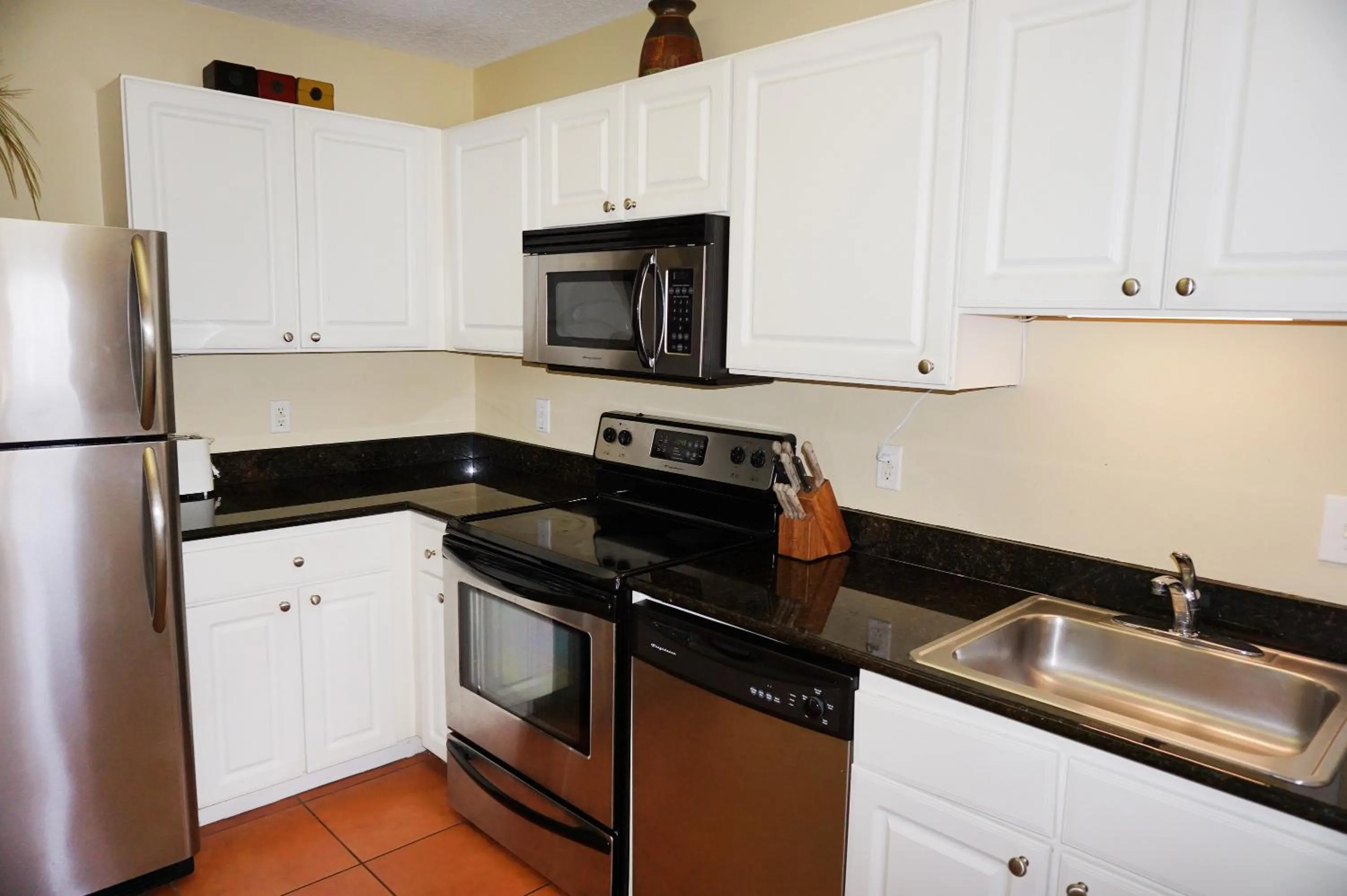 Kitchen or kitchenette in Madeira Bay Resort II by Travel Resort Services
