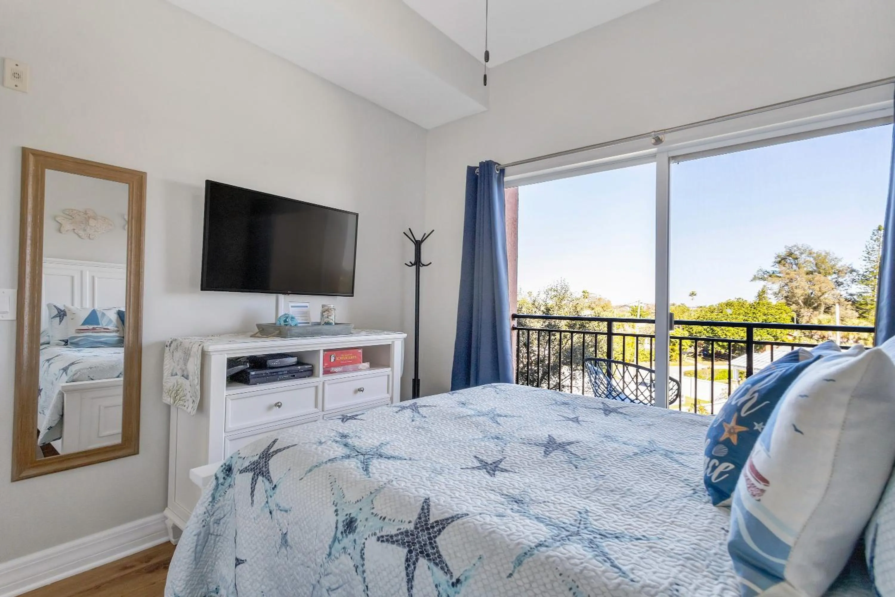 Bedroom, Bed in Madeira Bay Resort II by Travel Resort Services