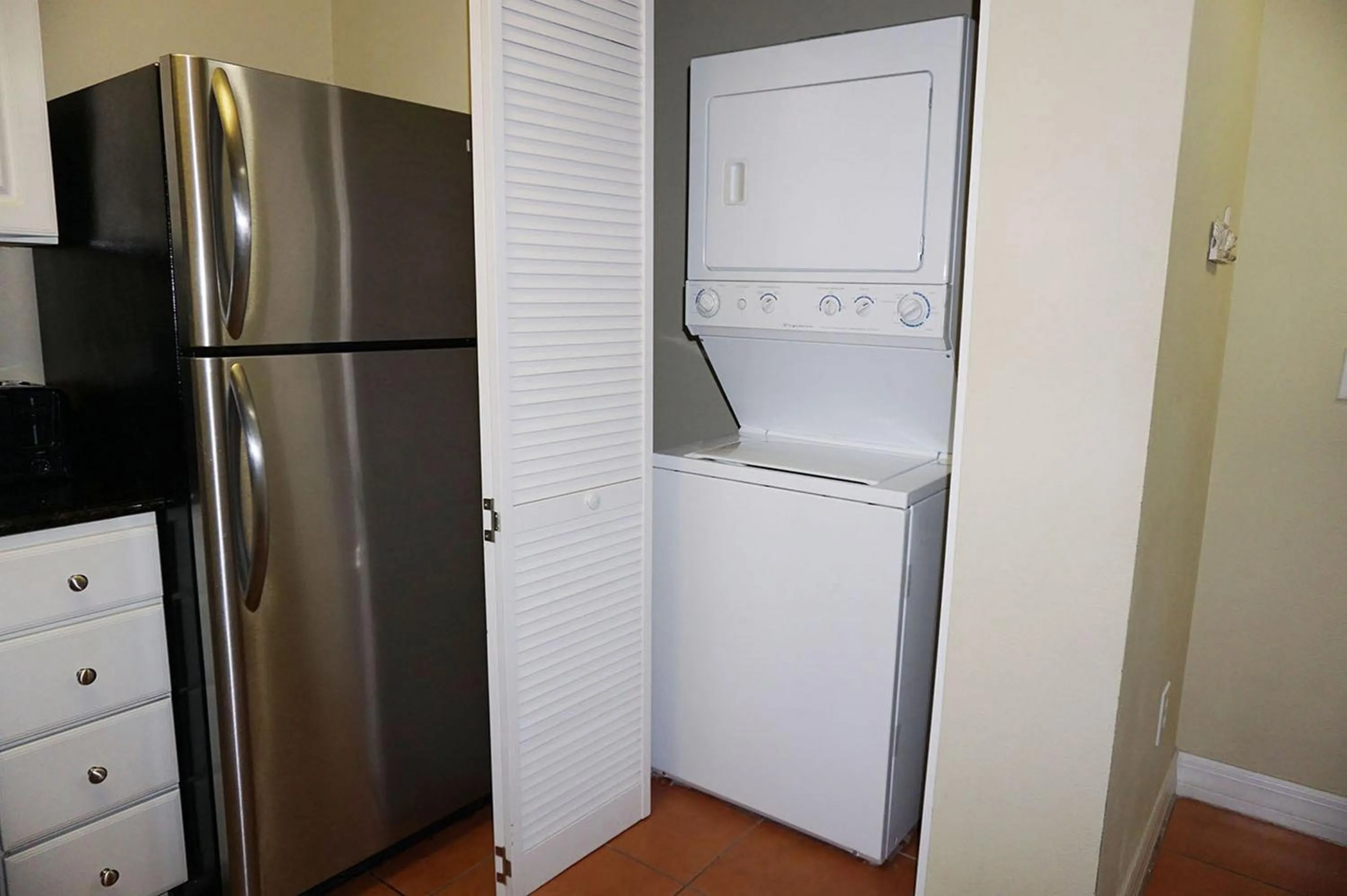 washing machine in Madeira Bay Resort II by Travel Resort Services