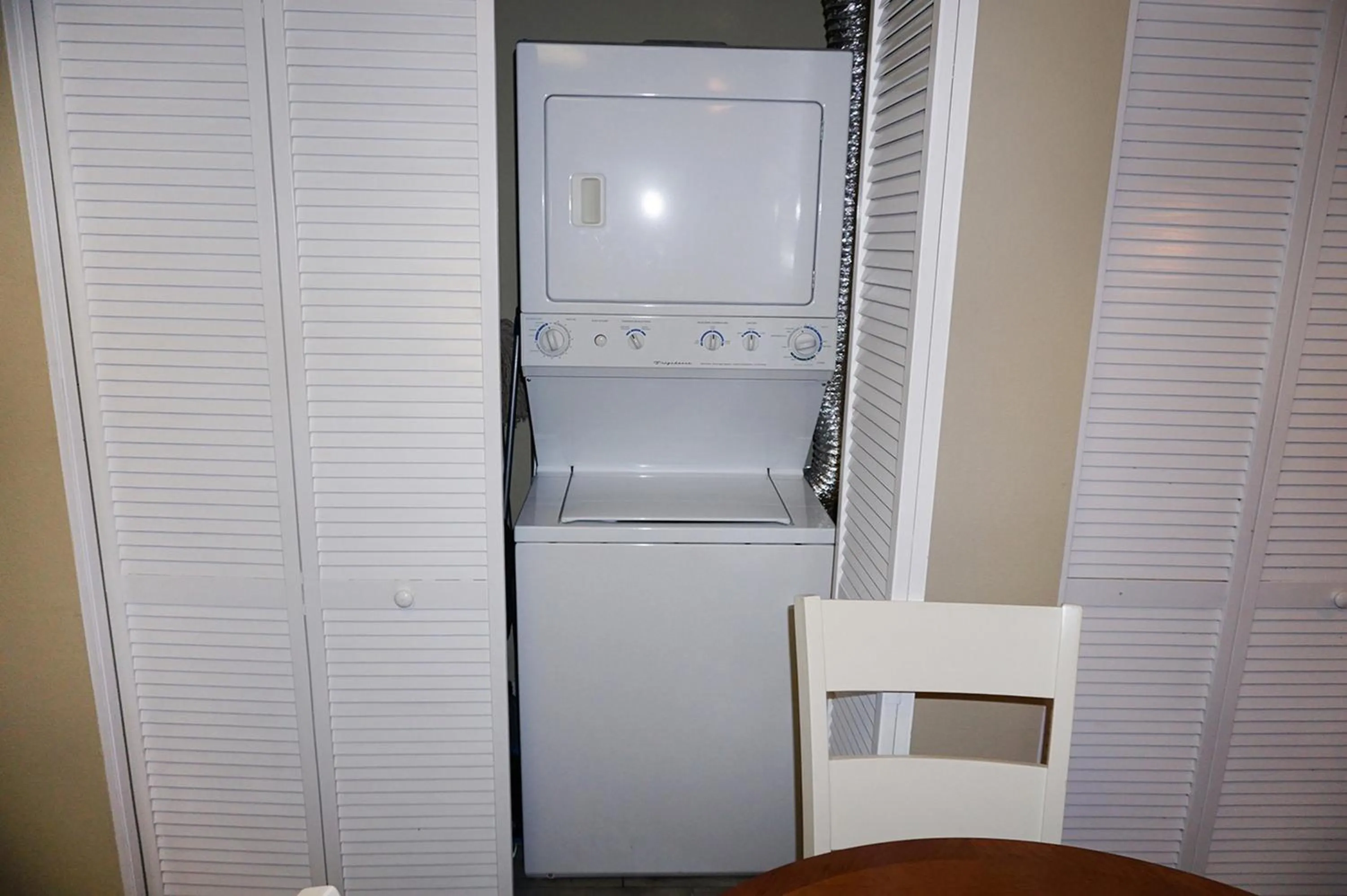 washing machine in Madeira Bay Resort II by Travel Resort Services