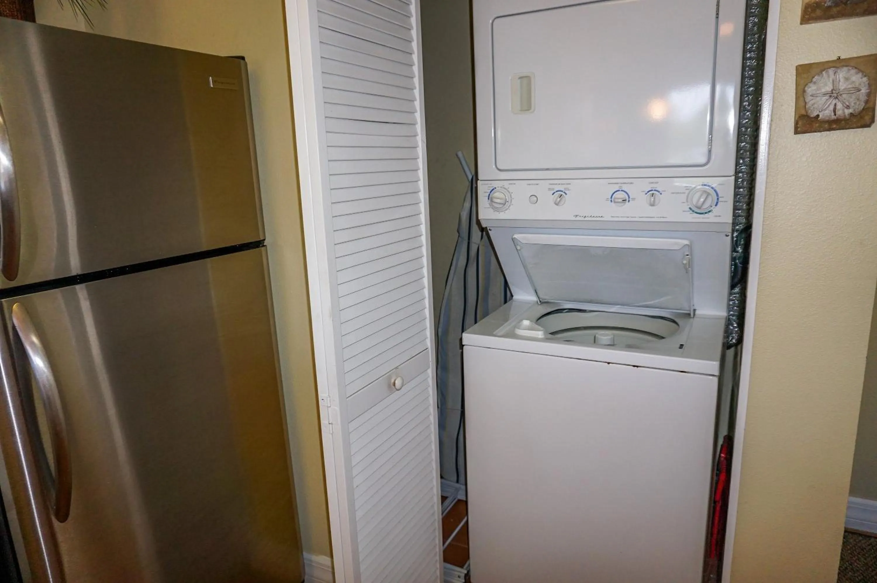 washing machine in Madeira Bay Resort II by Travel Resort Services