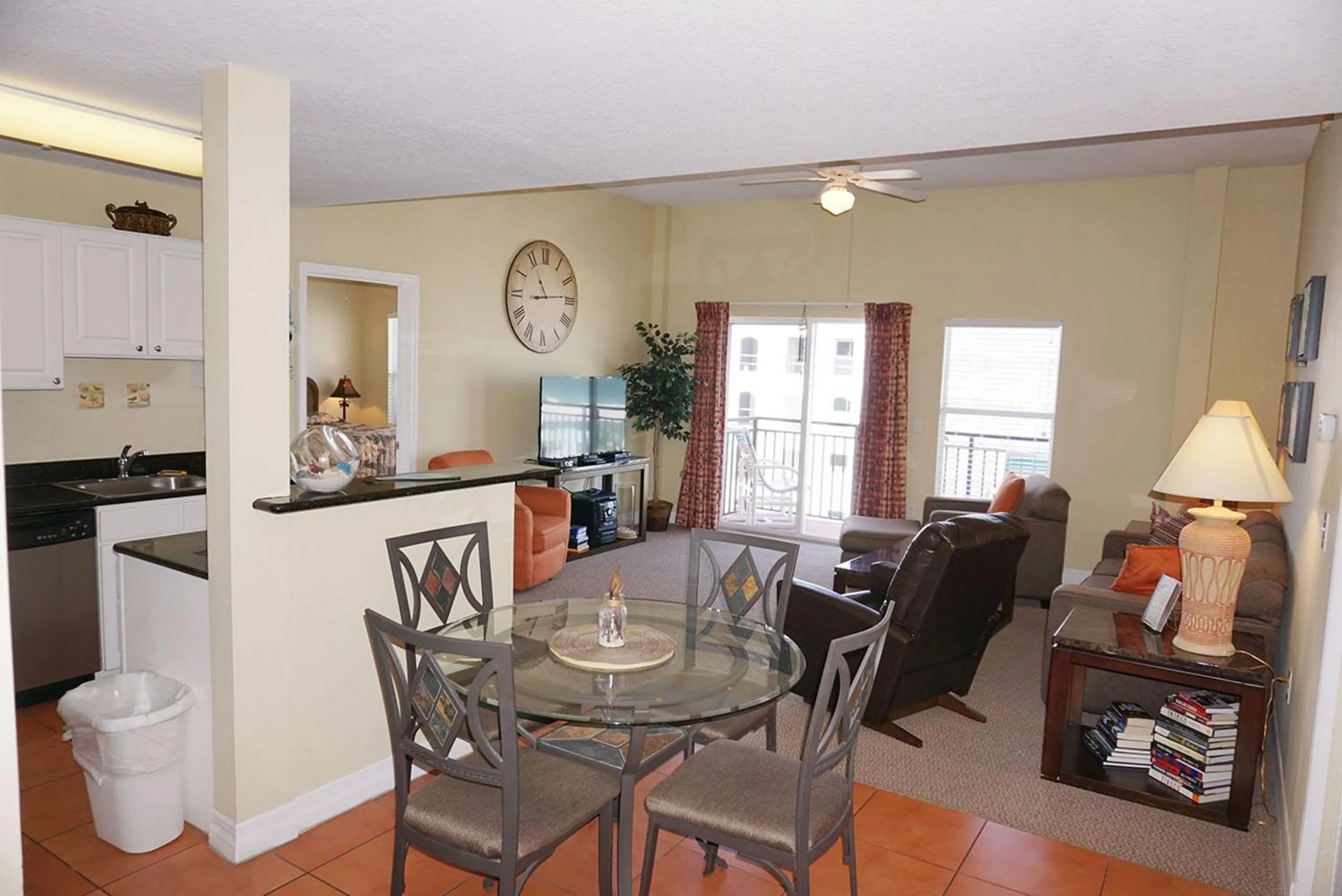 Dining area in Madeira Bay Resort II by Travel Resort Services