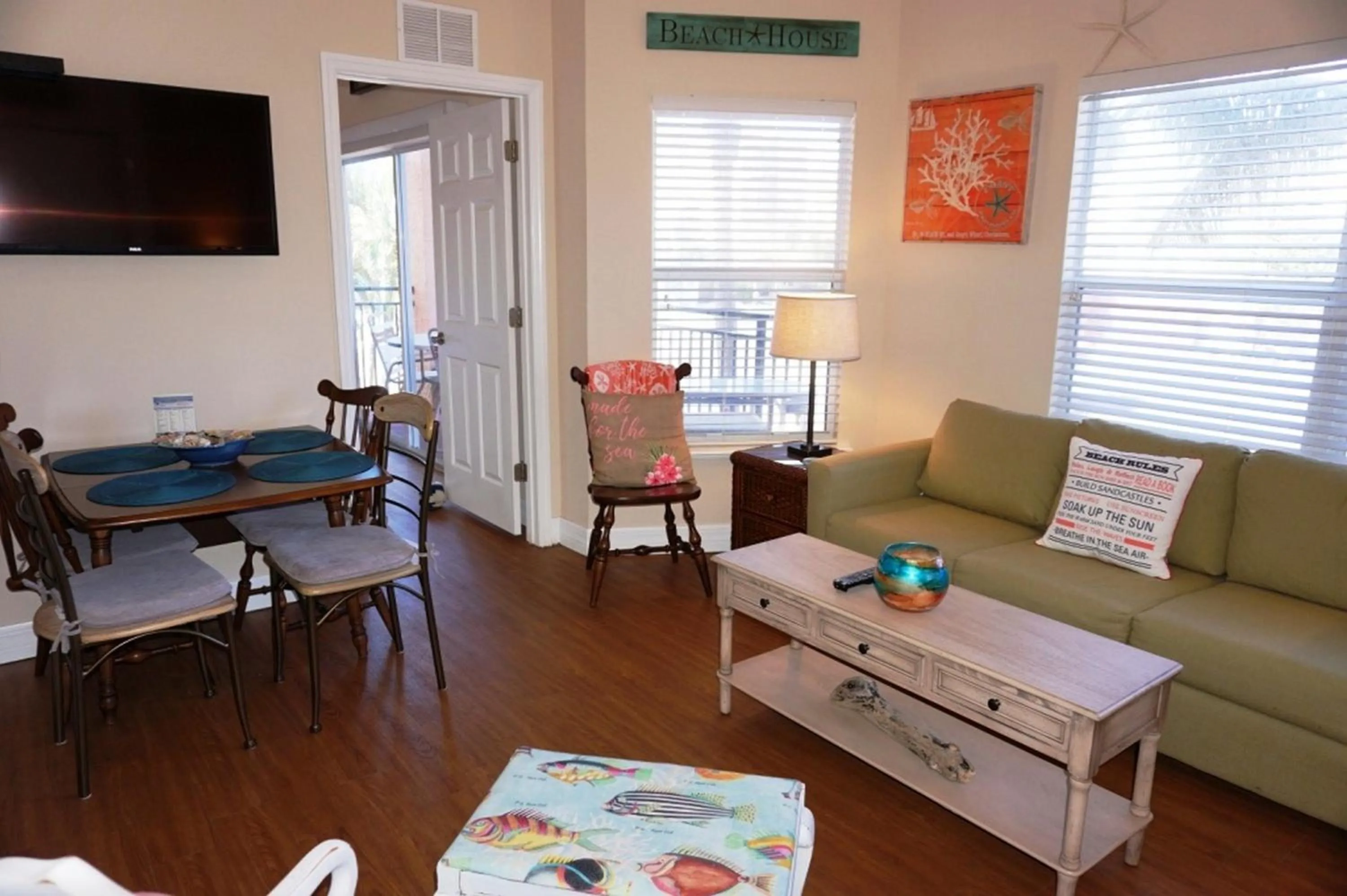 Living room in Madeira Bay Resort II by Travel Resort Services