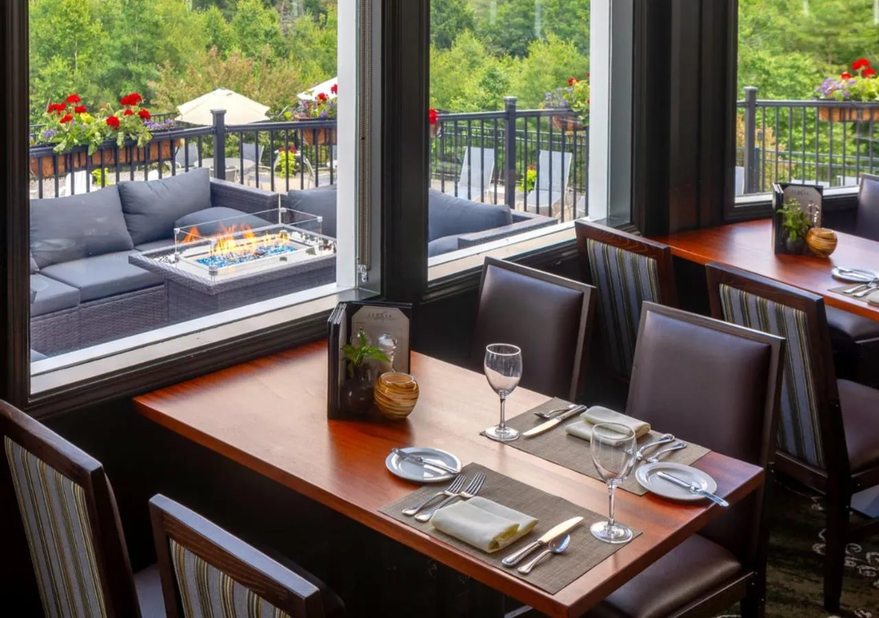 Restaurant/places to eat in White Mountain Hotel and Resort