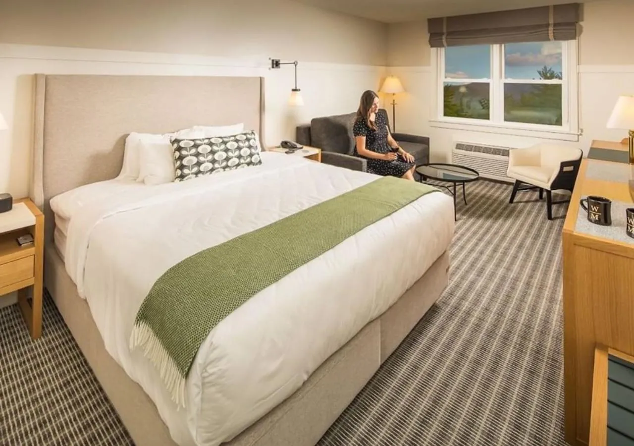 Bedroom, Bed in White Mountain Hotel and Resort