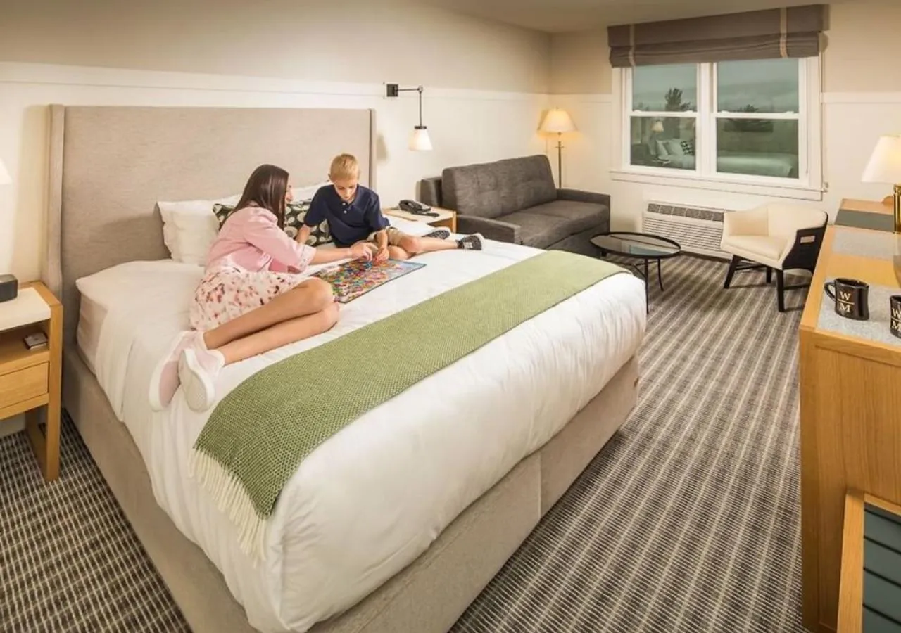 Bedroom, Bed in White Mountain Hotel and Resort