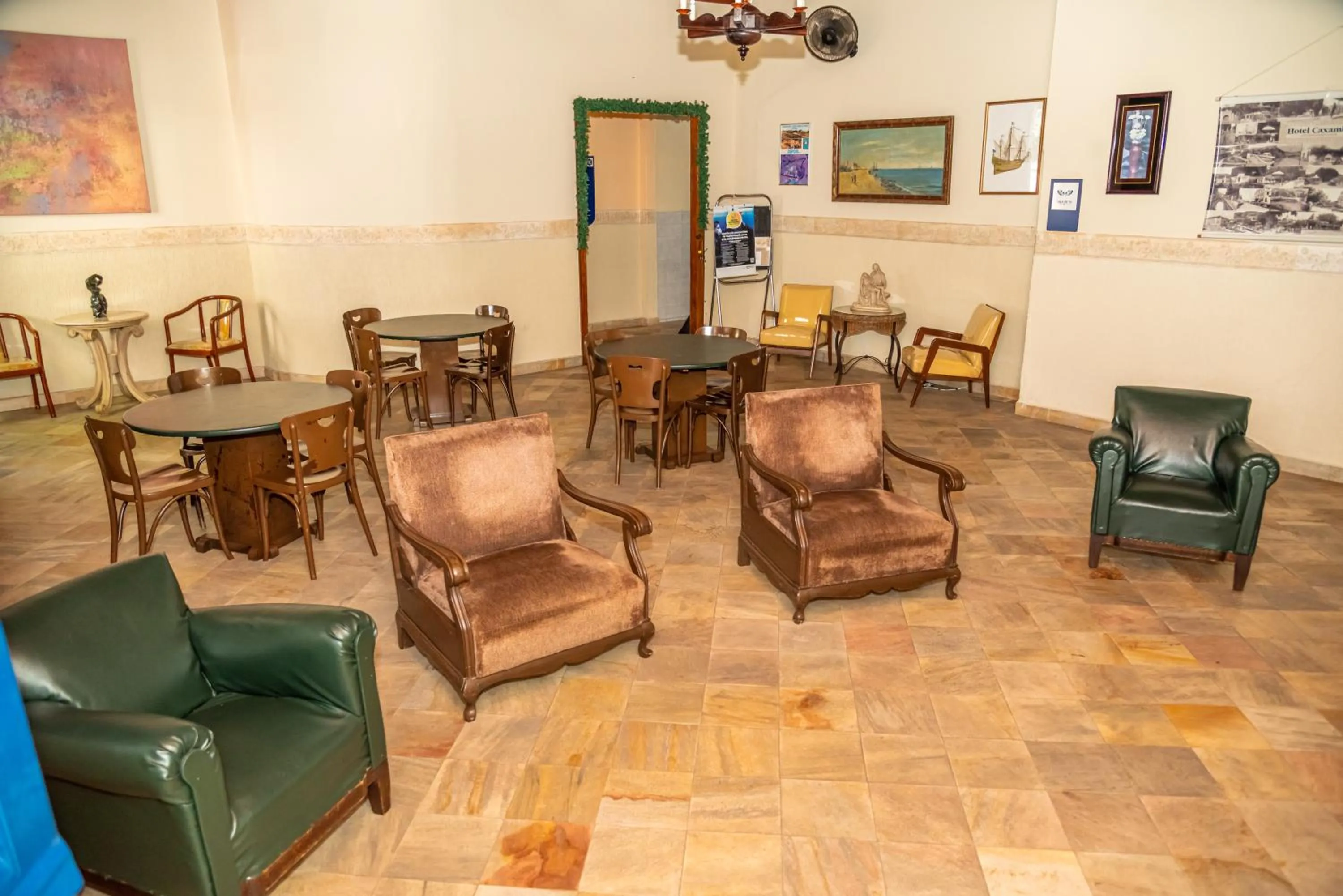 Seating area in VOA Hotel Caxambu