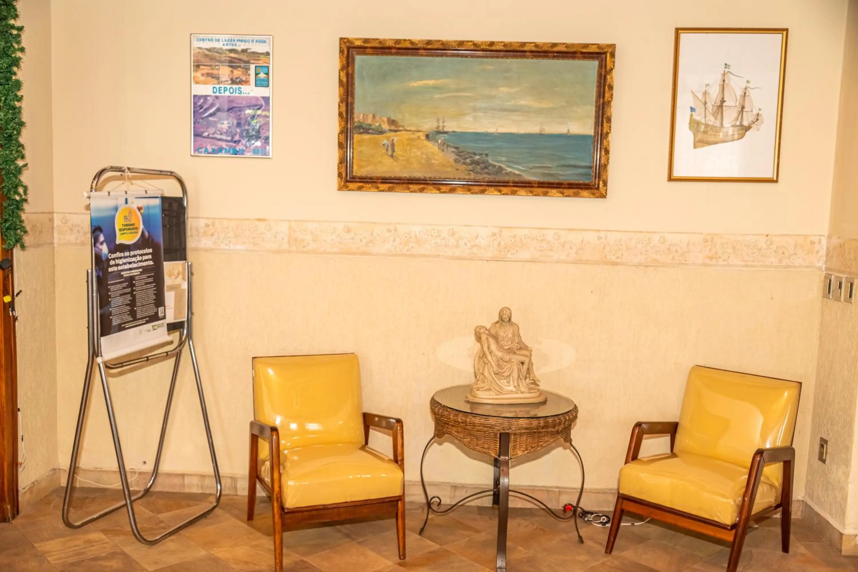 Seating area in VOA Hotel Caxambu