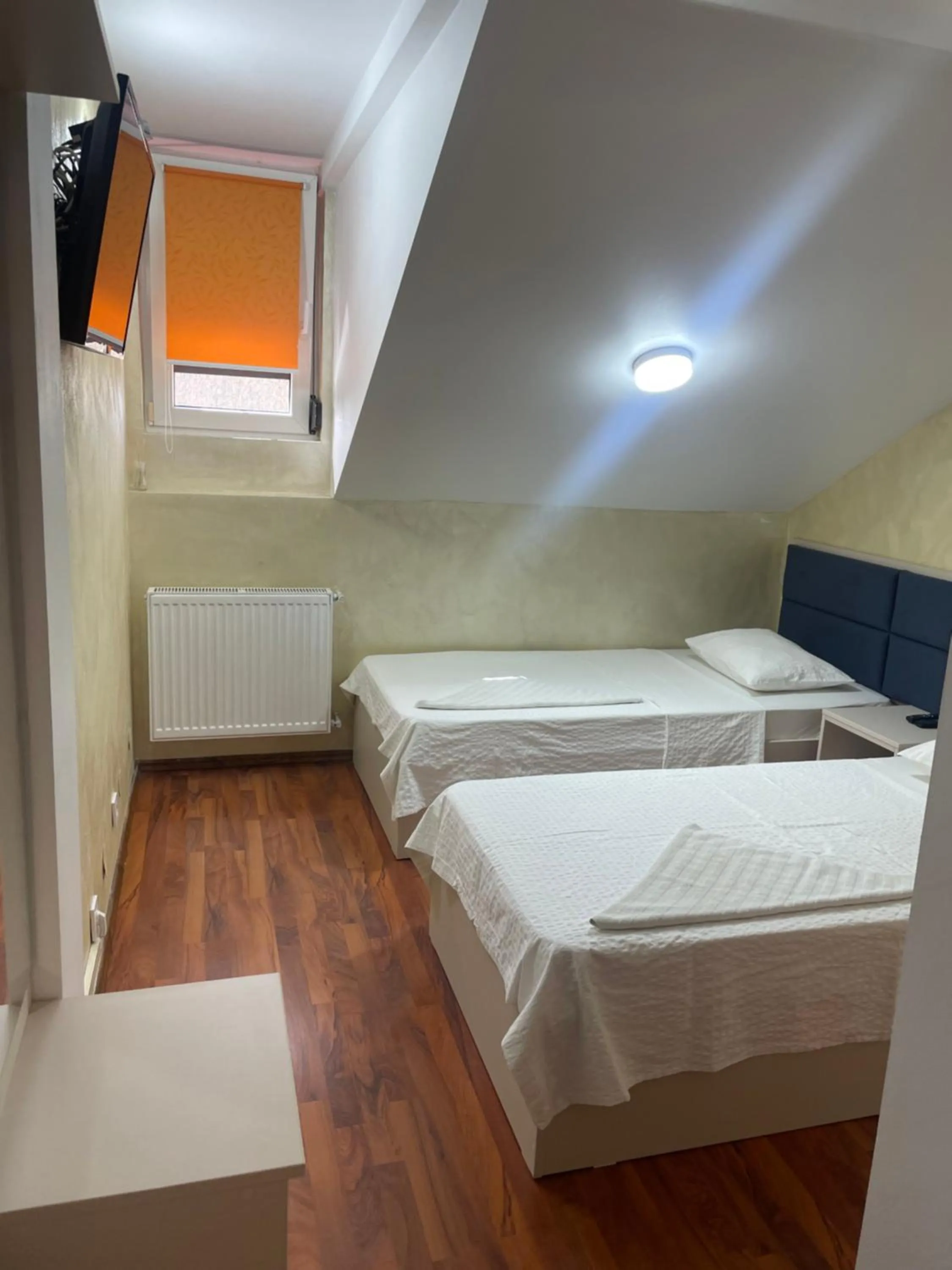 Bedroom, Bed in KM 80 Restaurant & Hotel