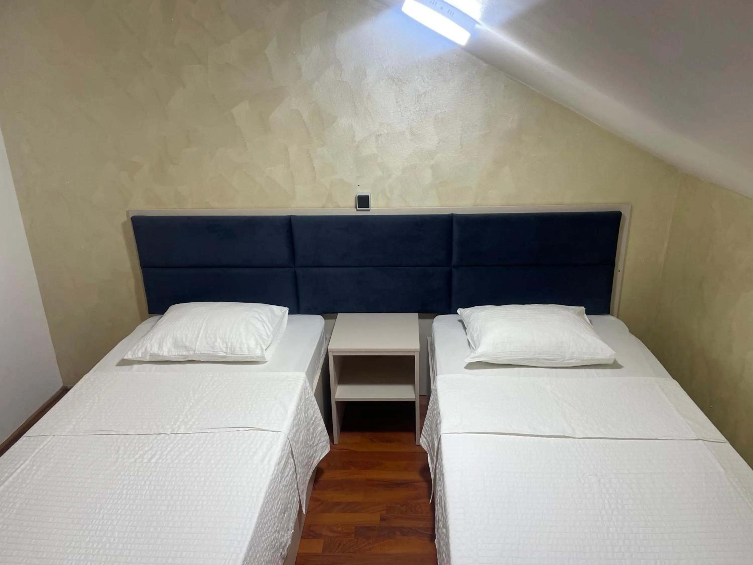 Bedroom, Bed in KM 80 Restaurant & Hotel