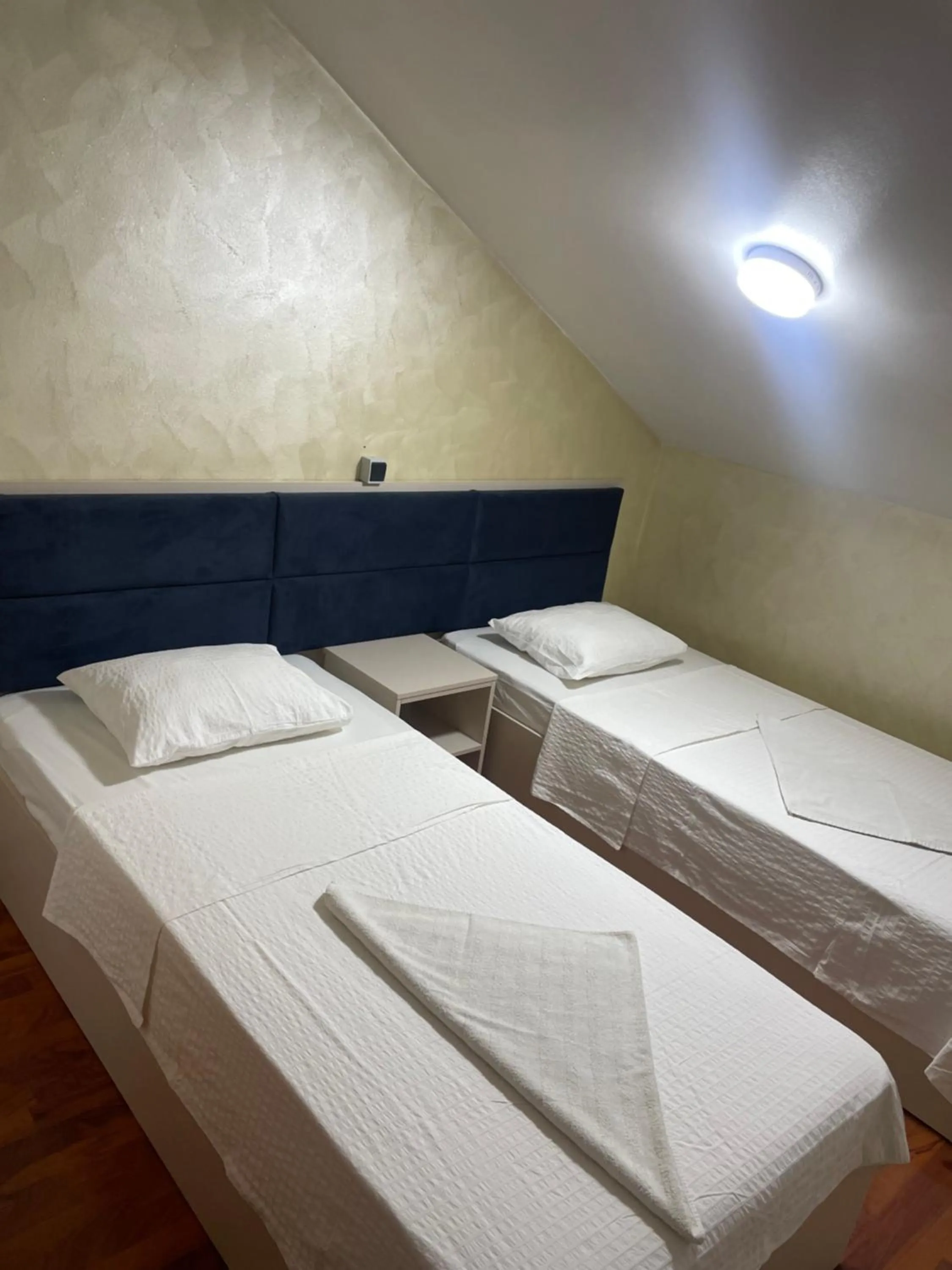 Bedroom, Bed in KM 80 Restaurant & Hotel