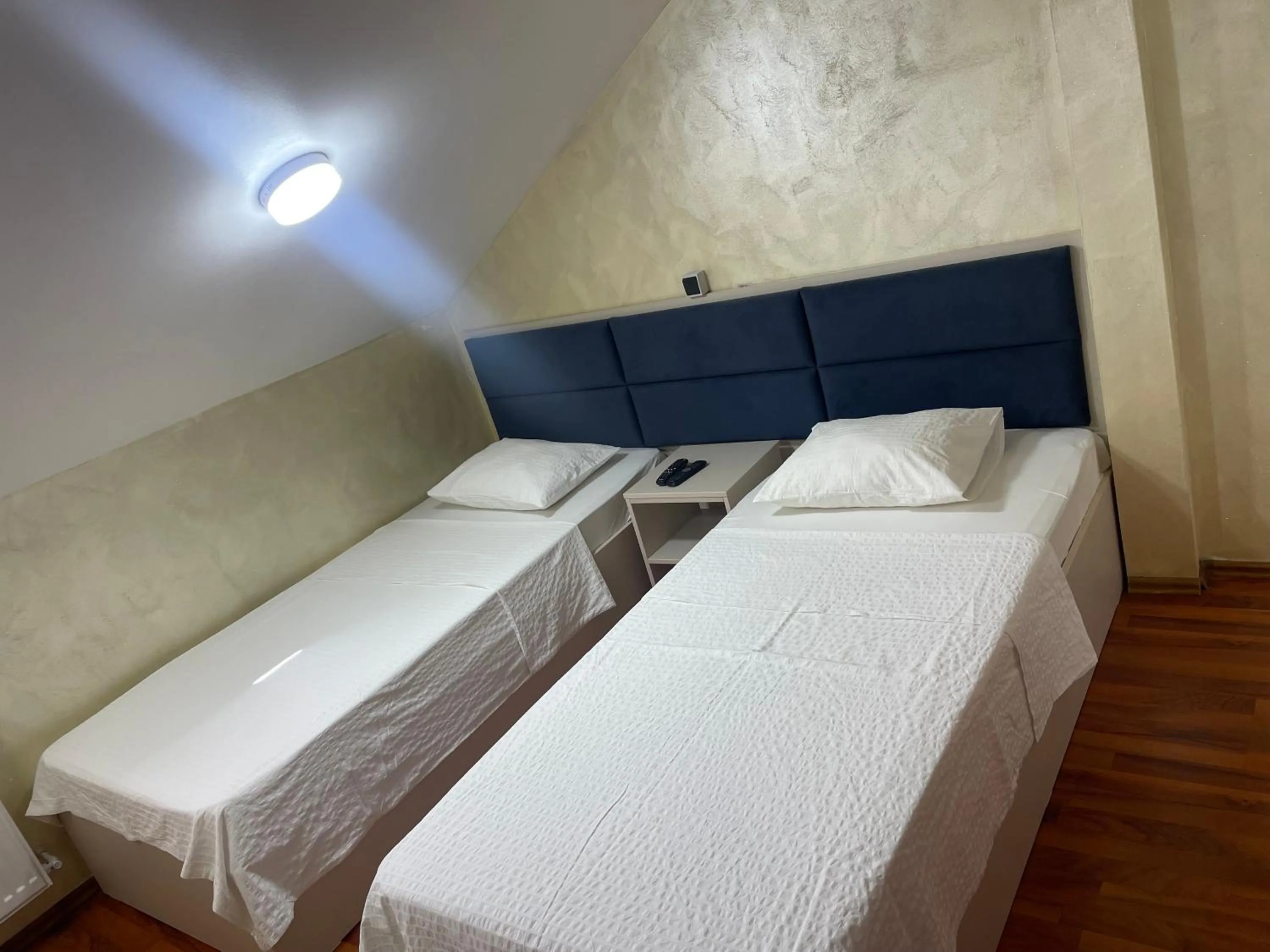 Bedroom, Bed in KM 80 Restaurant & Hotel